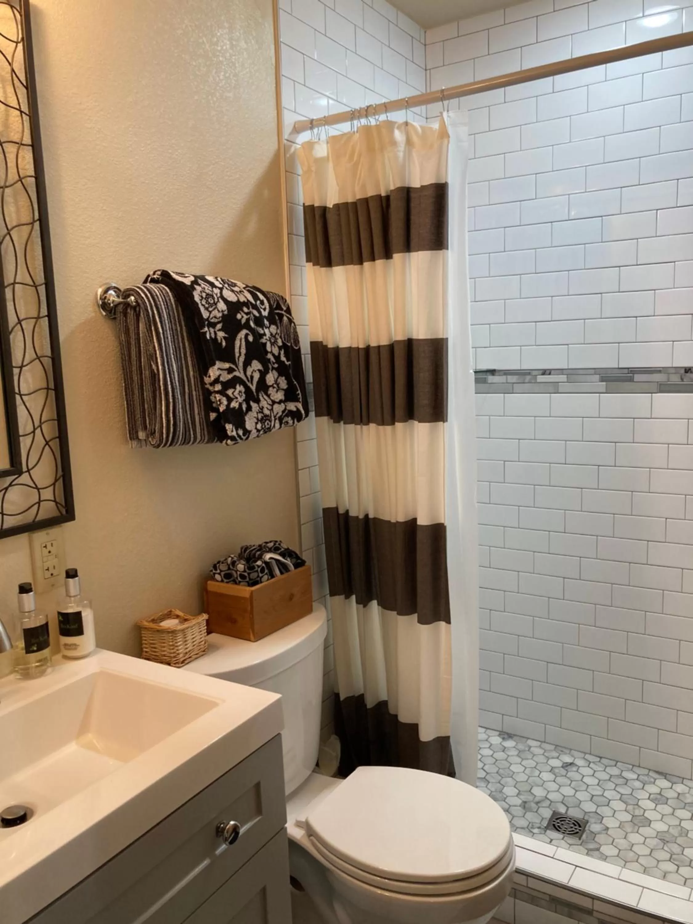 Shower in All Seasons Treehouse Village