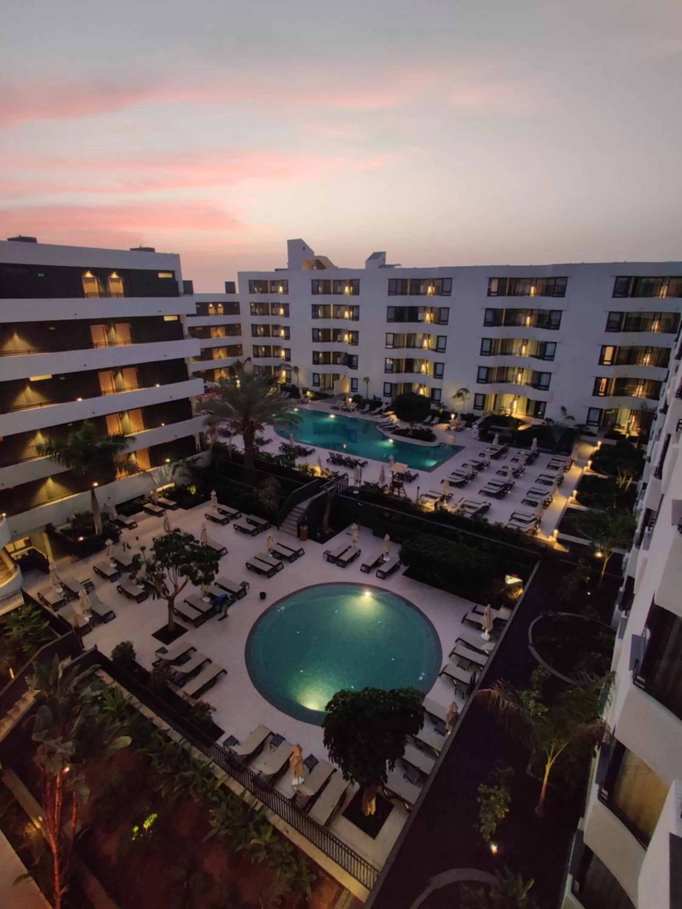 Sunset in Luxury Apartment with pool view