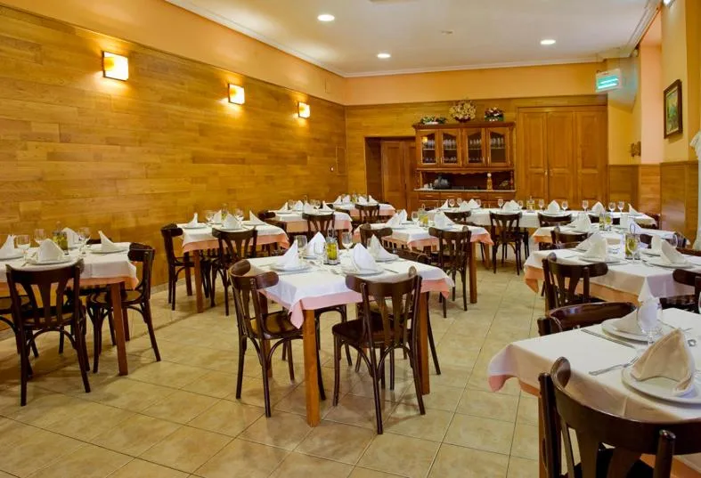 Restaurant/places to eat in Hotel Restaurante La Casilla