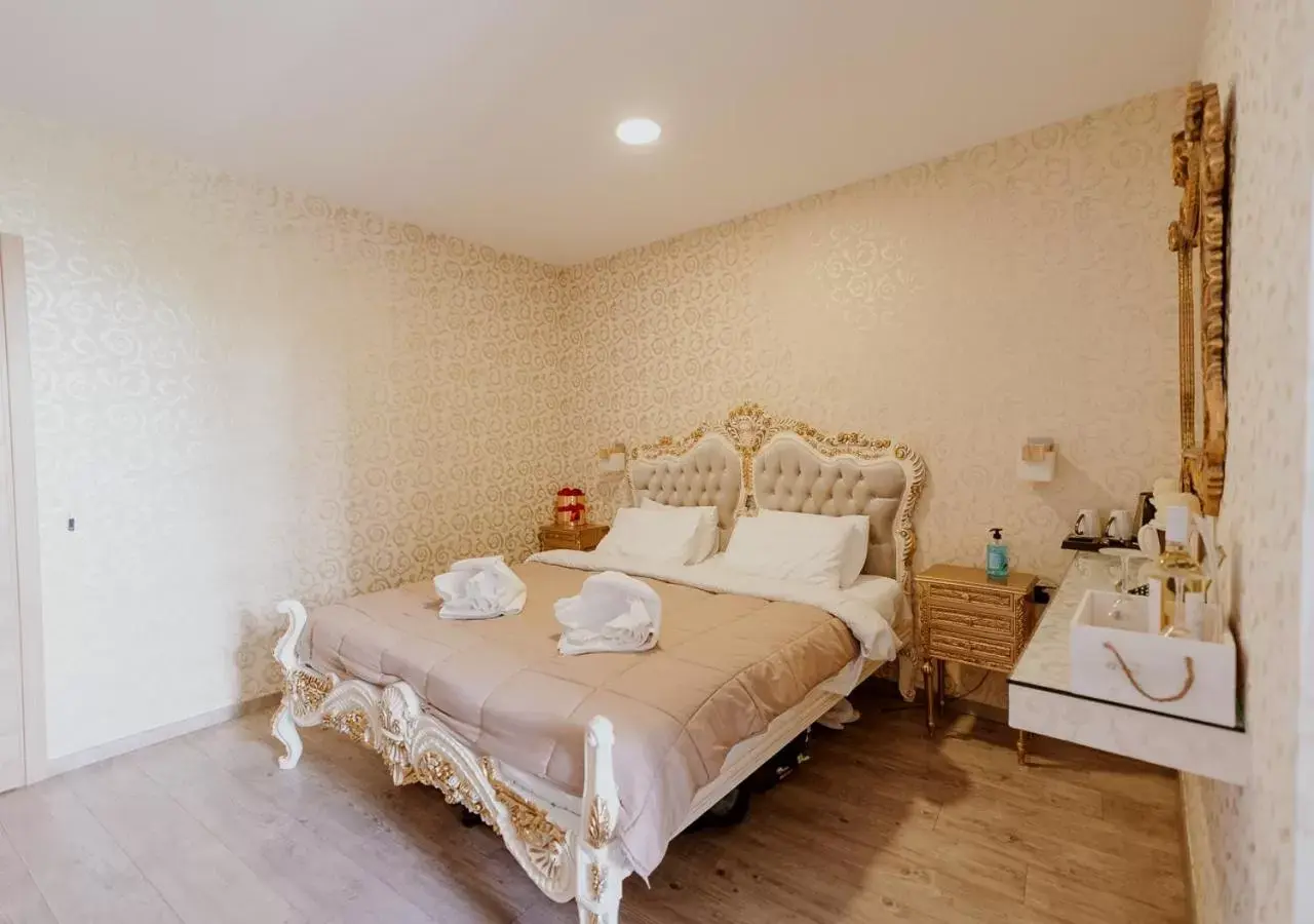 Bedroom, Bed in ROH Suites