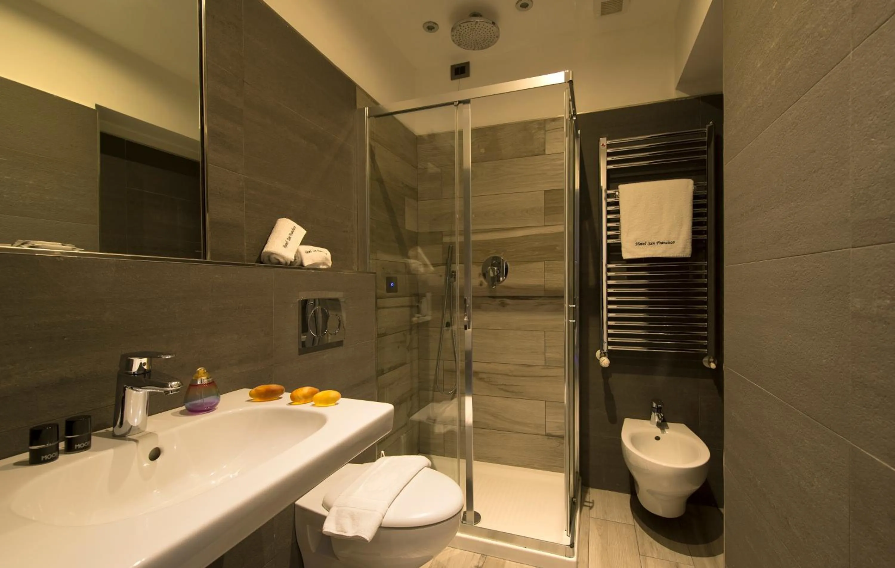 Bathroom in Hotel San Francisco