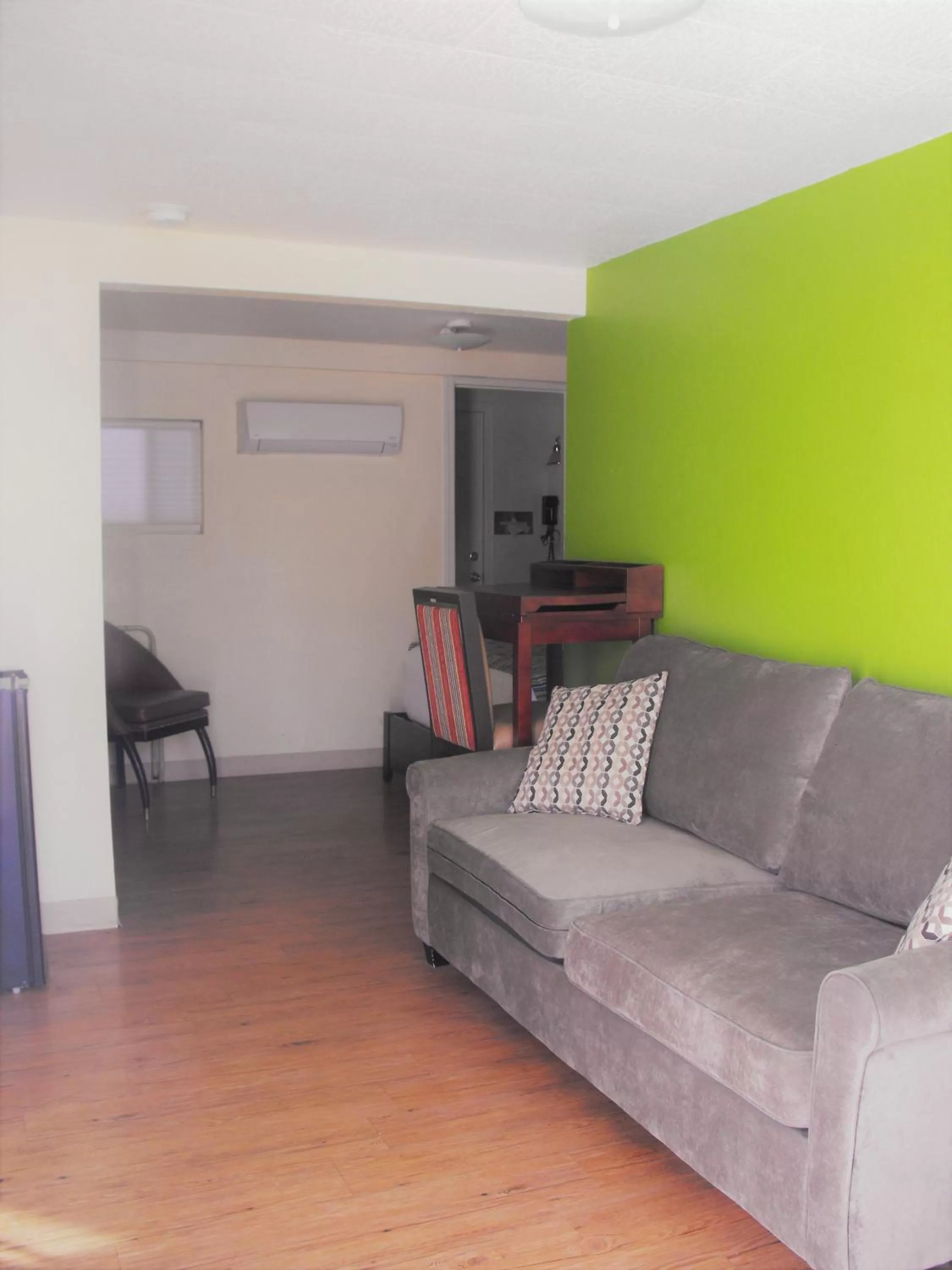 Eagle Crater Lake Inn