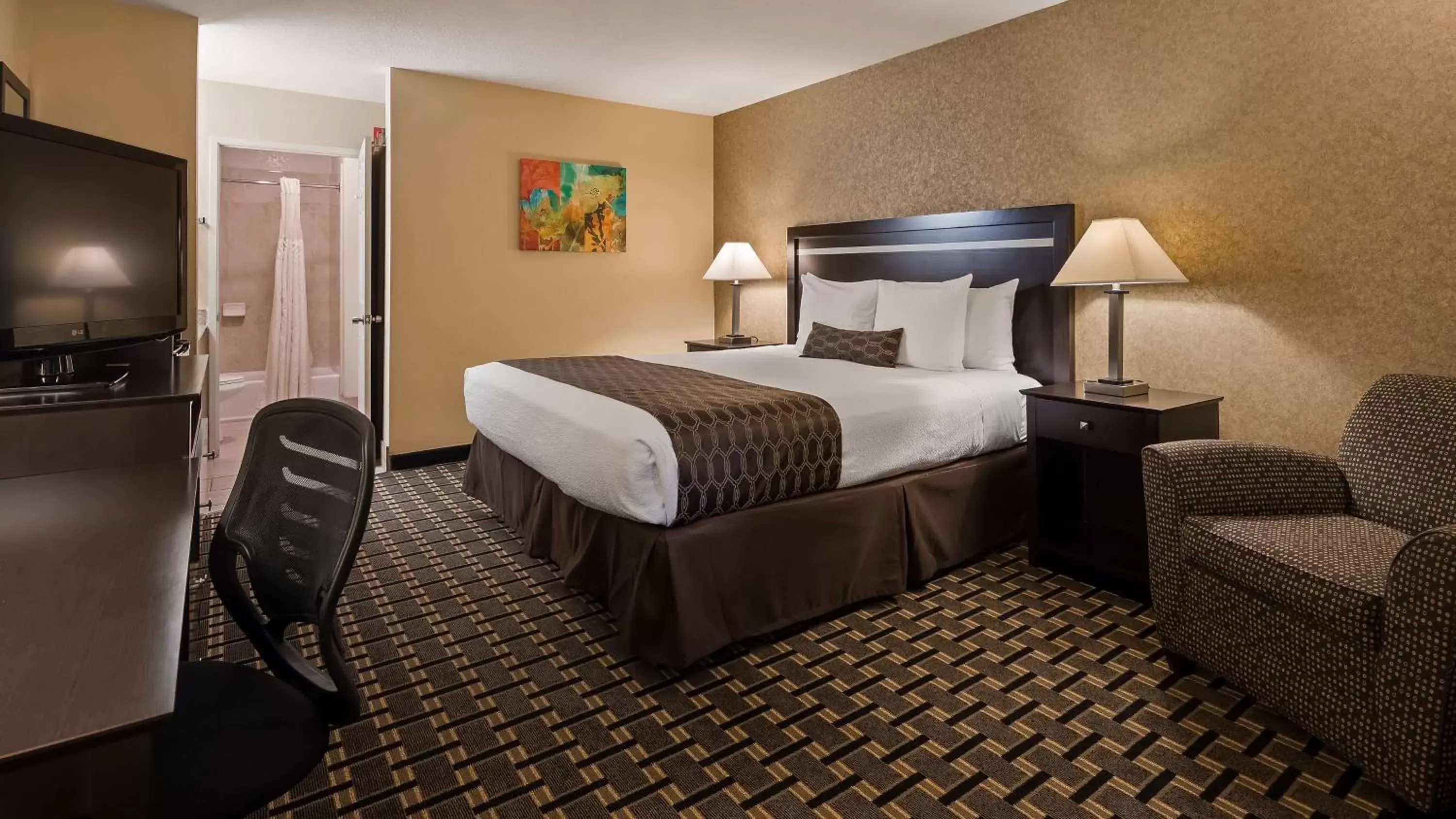 Photo of the whole room, Bed in Best Western Plus Pleasanton Inn