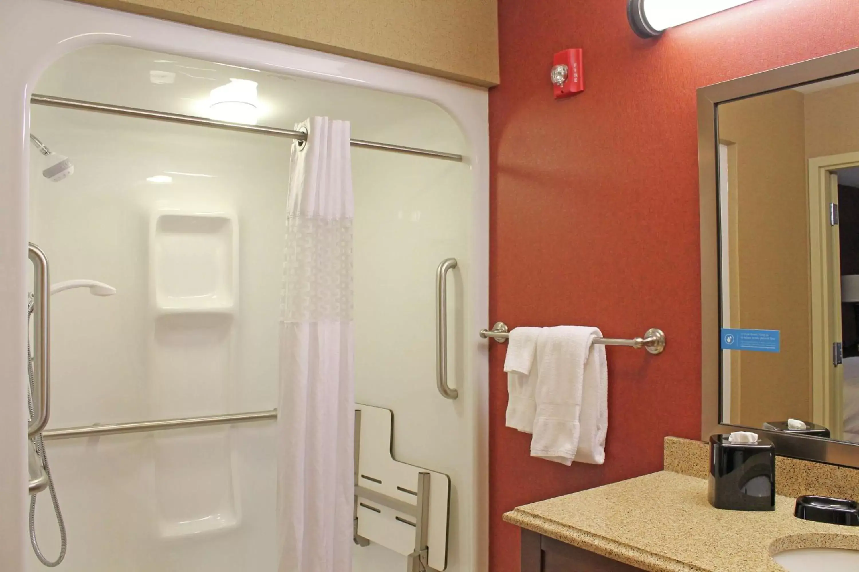 Bathroom in Hampton Inn & Suites - Saint Louis South Interstate 55