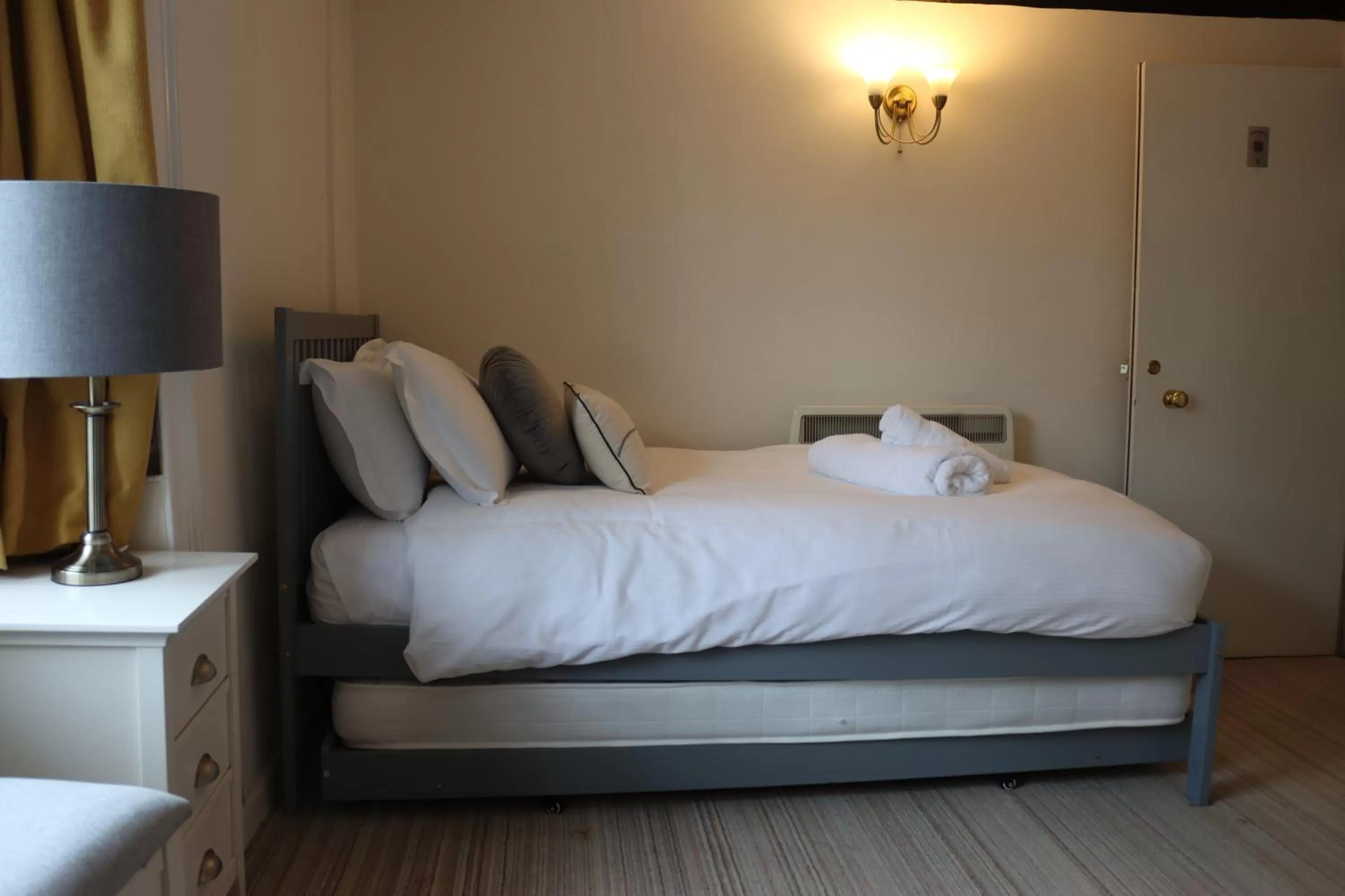 Bed in The Mariners Hotel