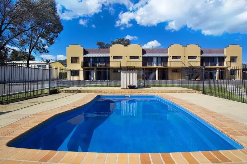 Bird's eye view, Swimming Pool in Amberoo Apartments