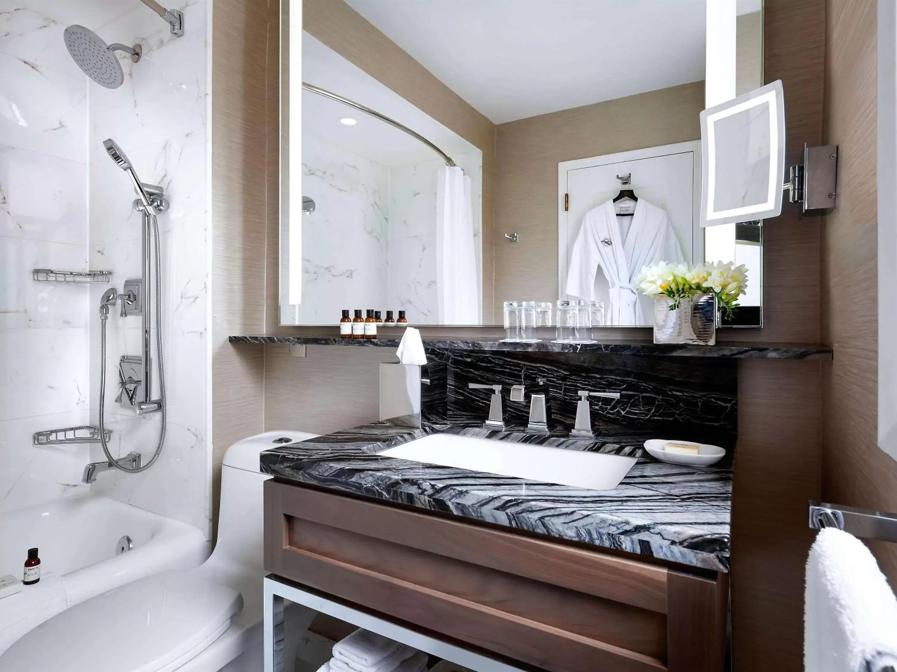 Bedroom, Bathroom in Fairmont Palliser