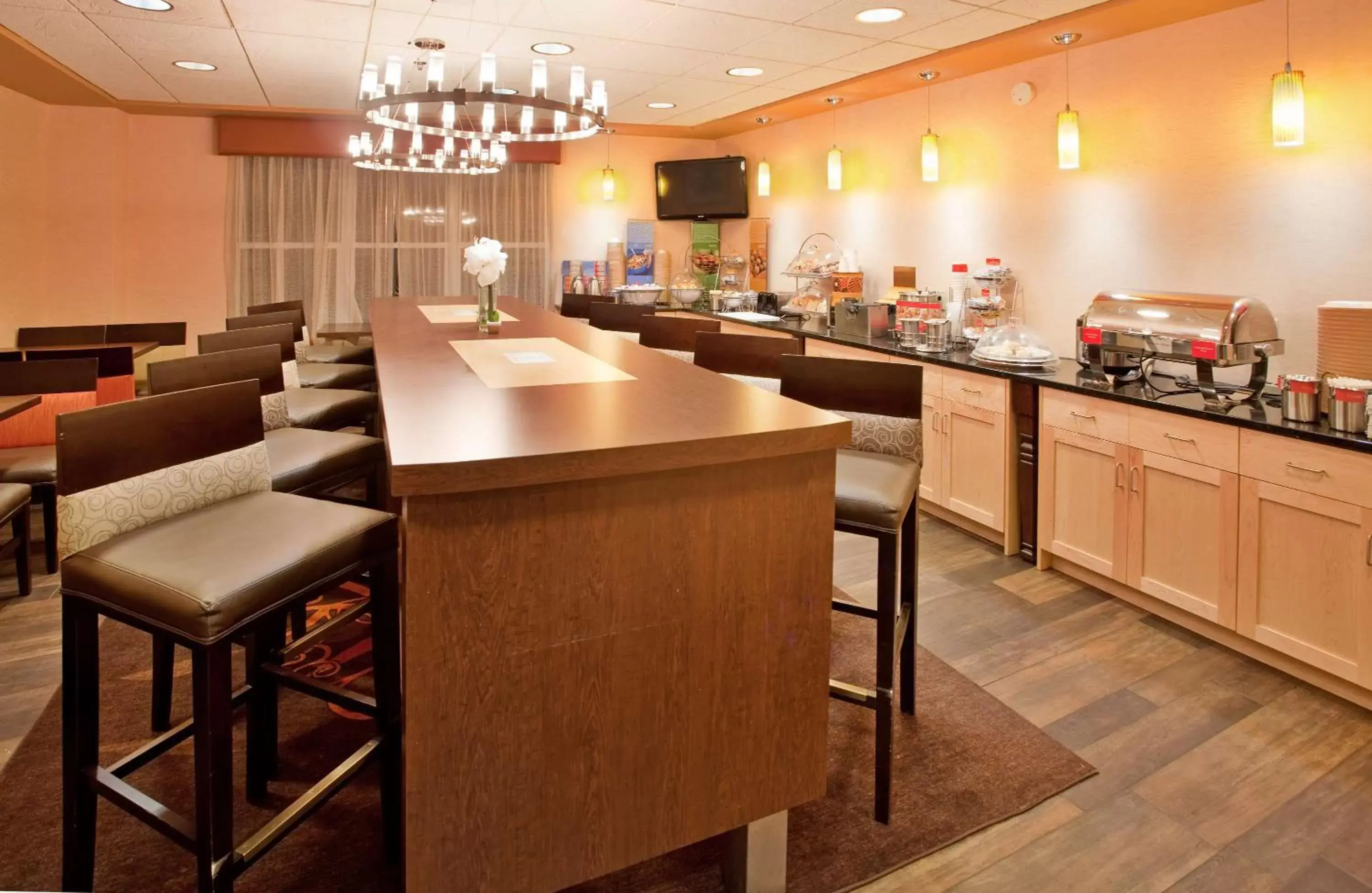 Lobby or reception, Restaurant/Places to Eat in Hampton Inn at Tin Lizzie Gaming Resort