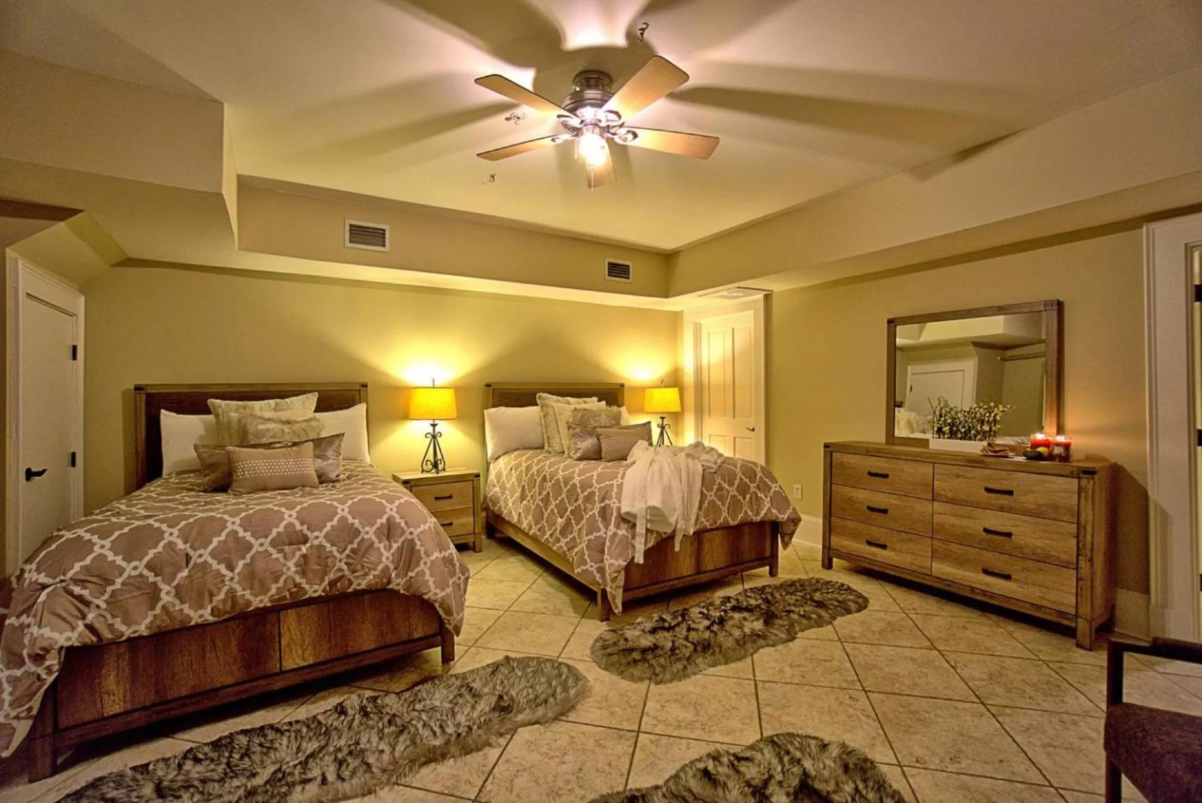 Bedroom, Bed in Comfy Carriage House Steps from the River