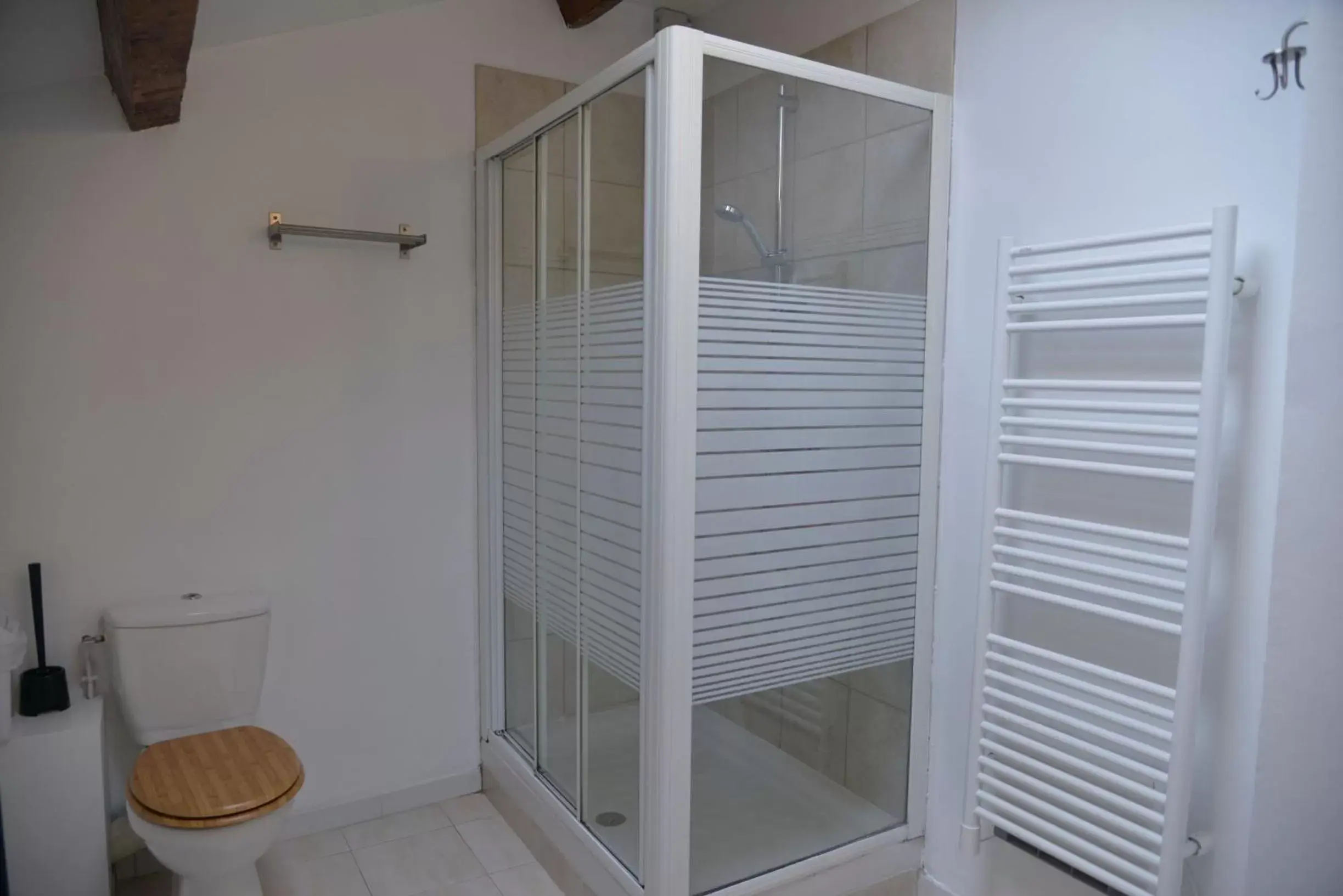 Shower, Bathroom in Au Grand Bonheur