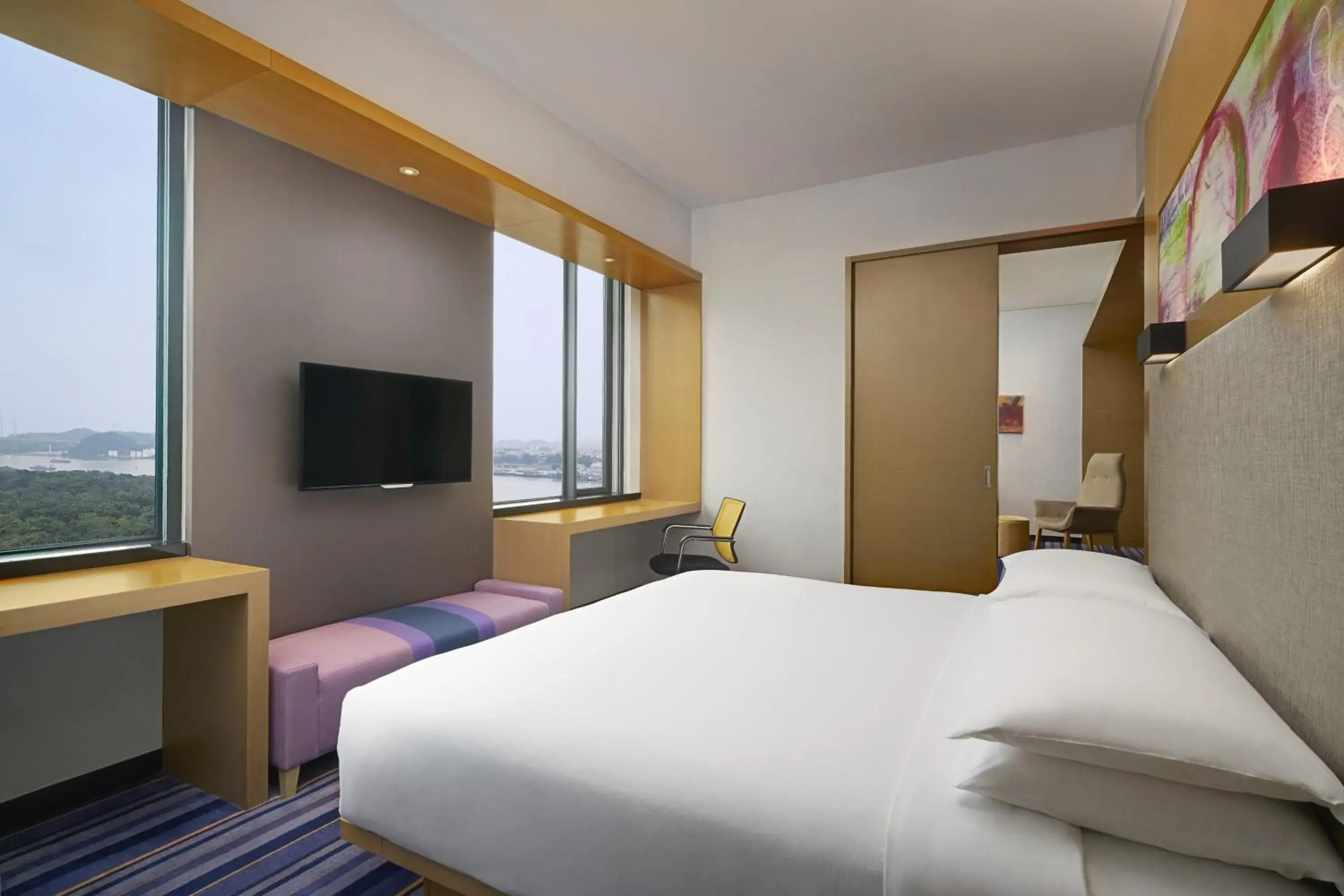 Photo of the whole room, Bed in Aloft Guangzhou University Park