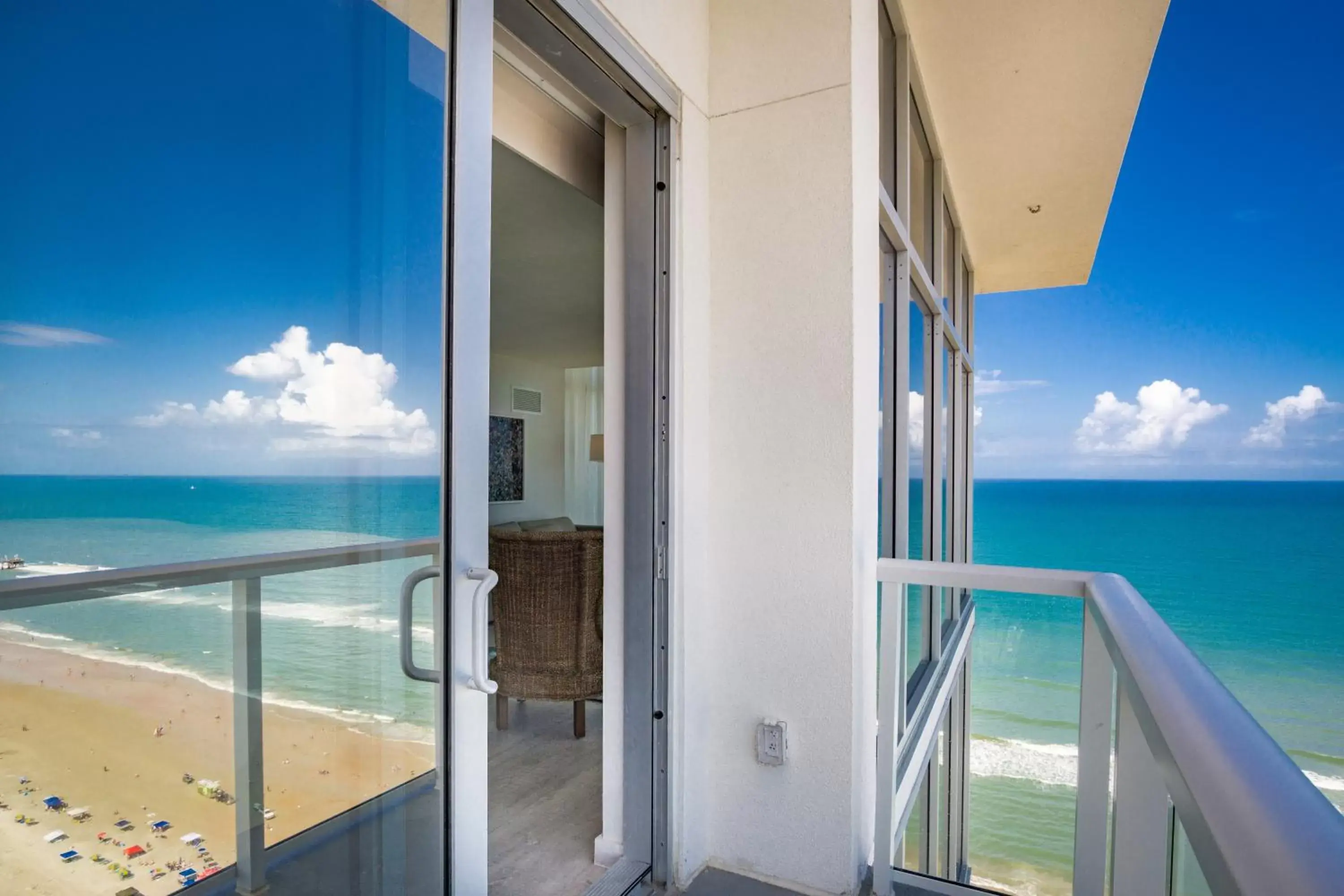 Natural landscape, Balcony/Terrace in Daytona Grande Oceanfront Resort