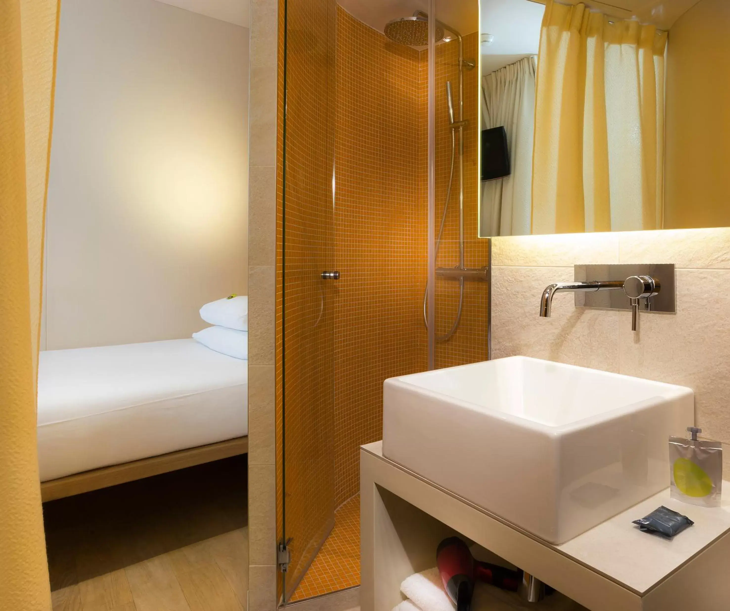 Bedroom, Bathroom in Hotel Andréa