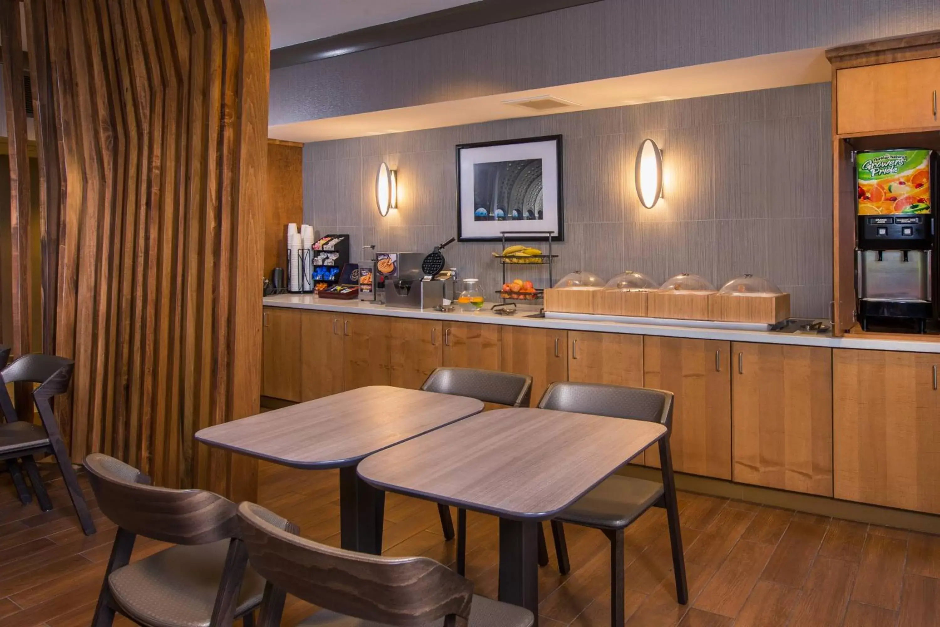 Breakfast, Restaurant/Places to Eat in SpringHill Suites Herndon Reston