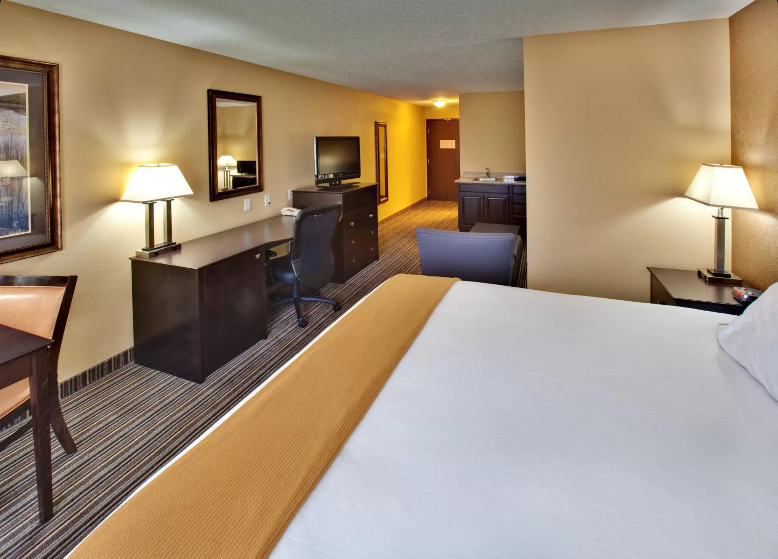 Photo of the whole room, Bed in Holiday Inn Express Hotel & Suites Council Bluffs - Convention Center Area, an IHG Hotel