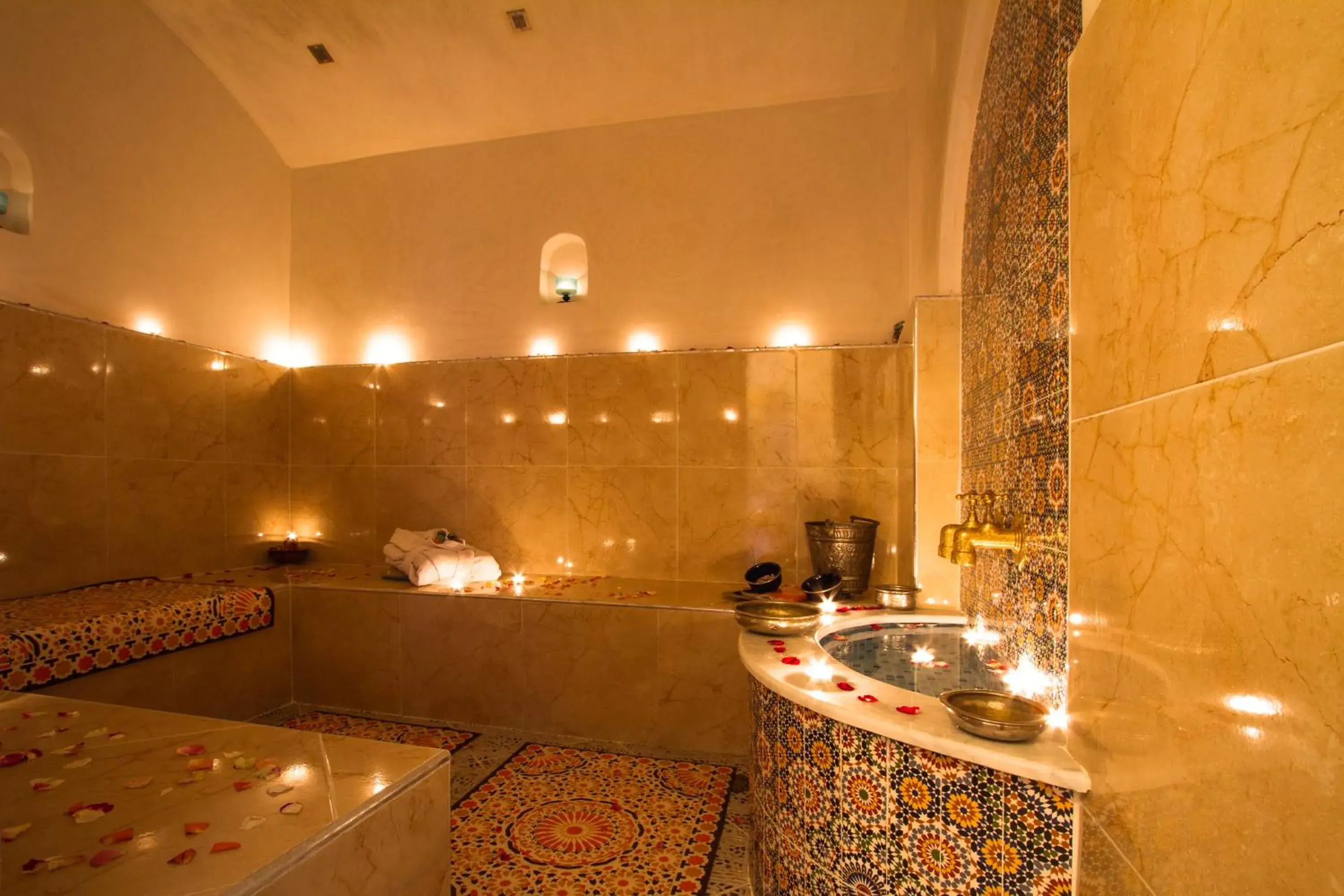 Steam room, Bathroom in Ryad Amiran & Spa