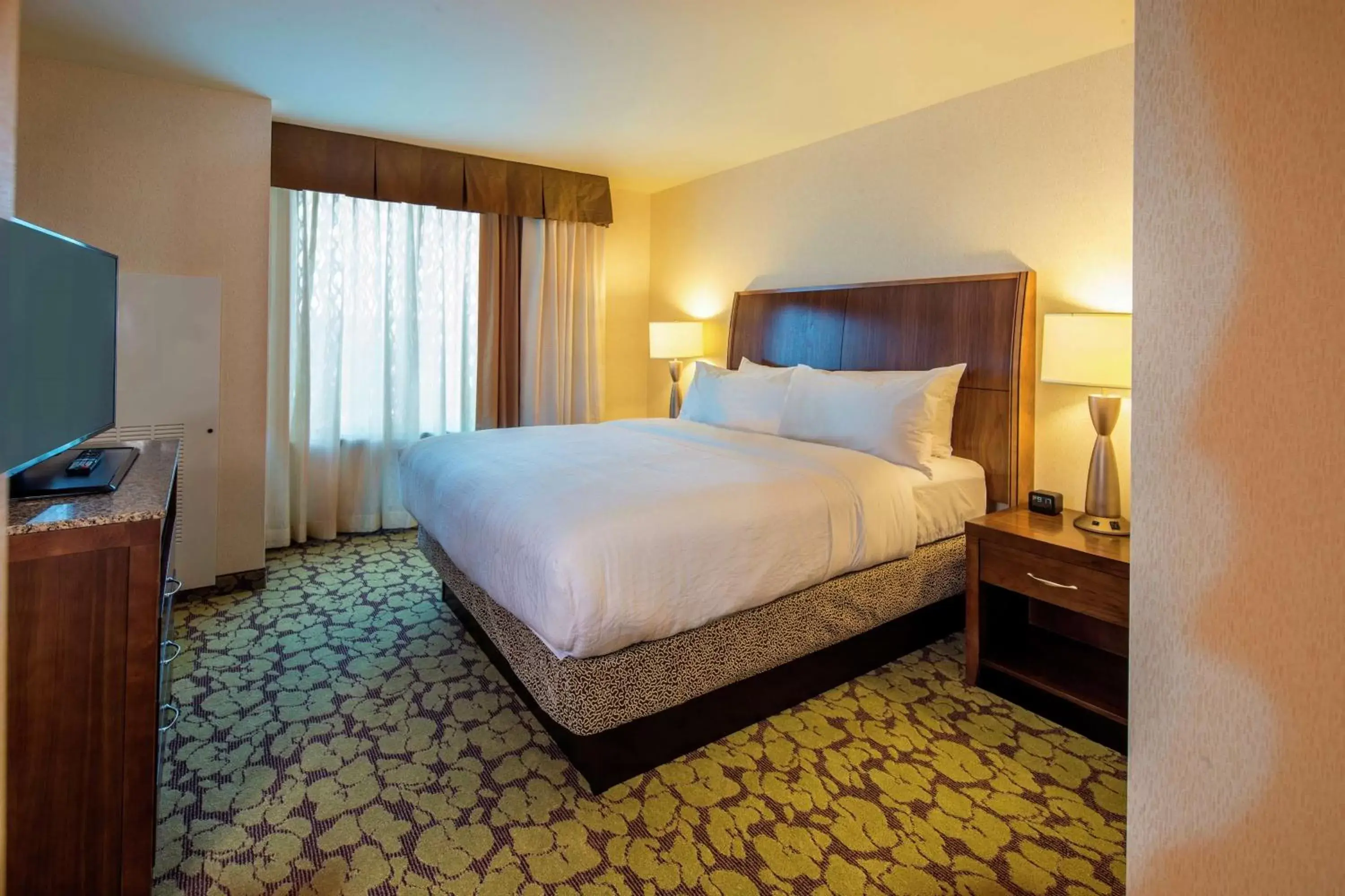 Bedroom, Bed in Hilton Garden Inn Uniontown