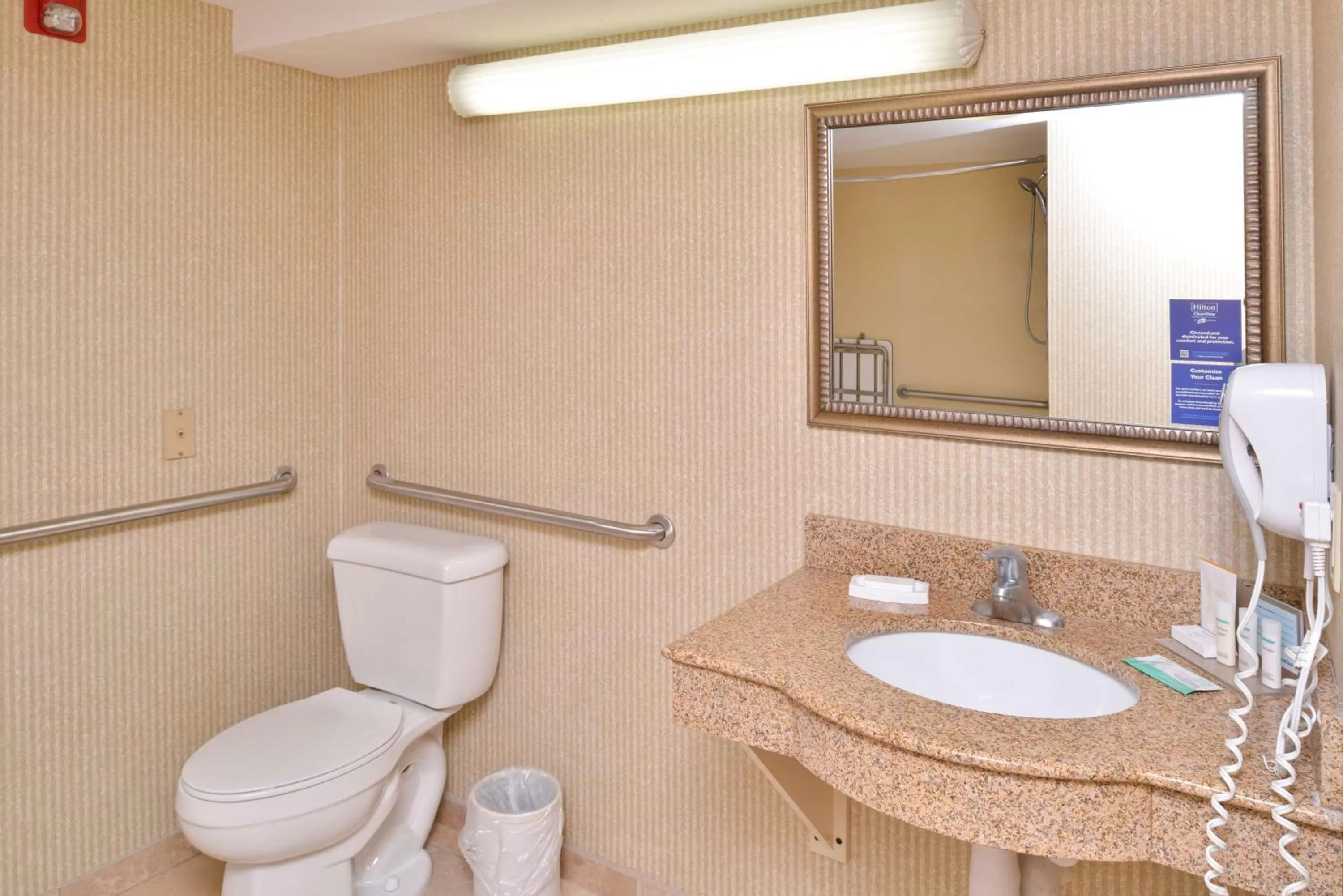 Bathroom in Hampton Inn Wytheville