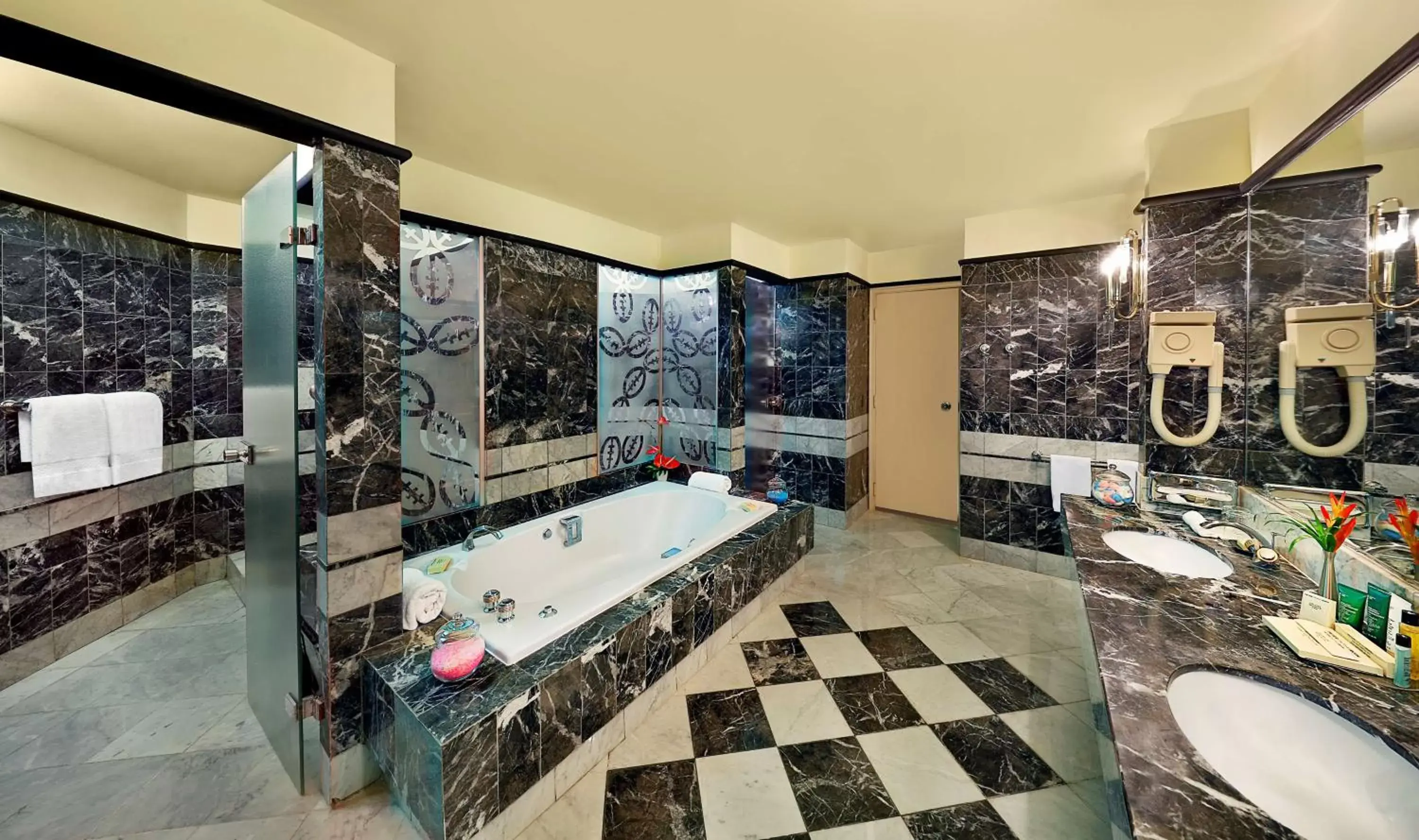 Bathroom in Hilton Yaounde