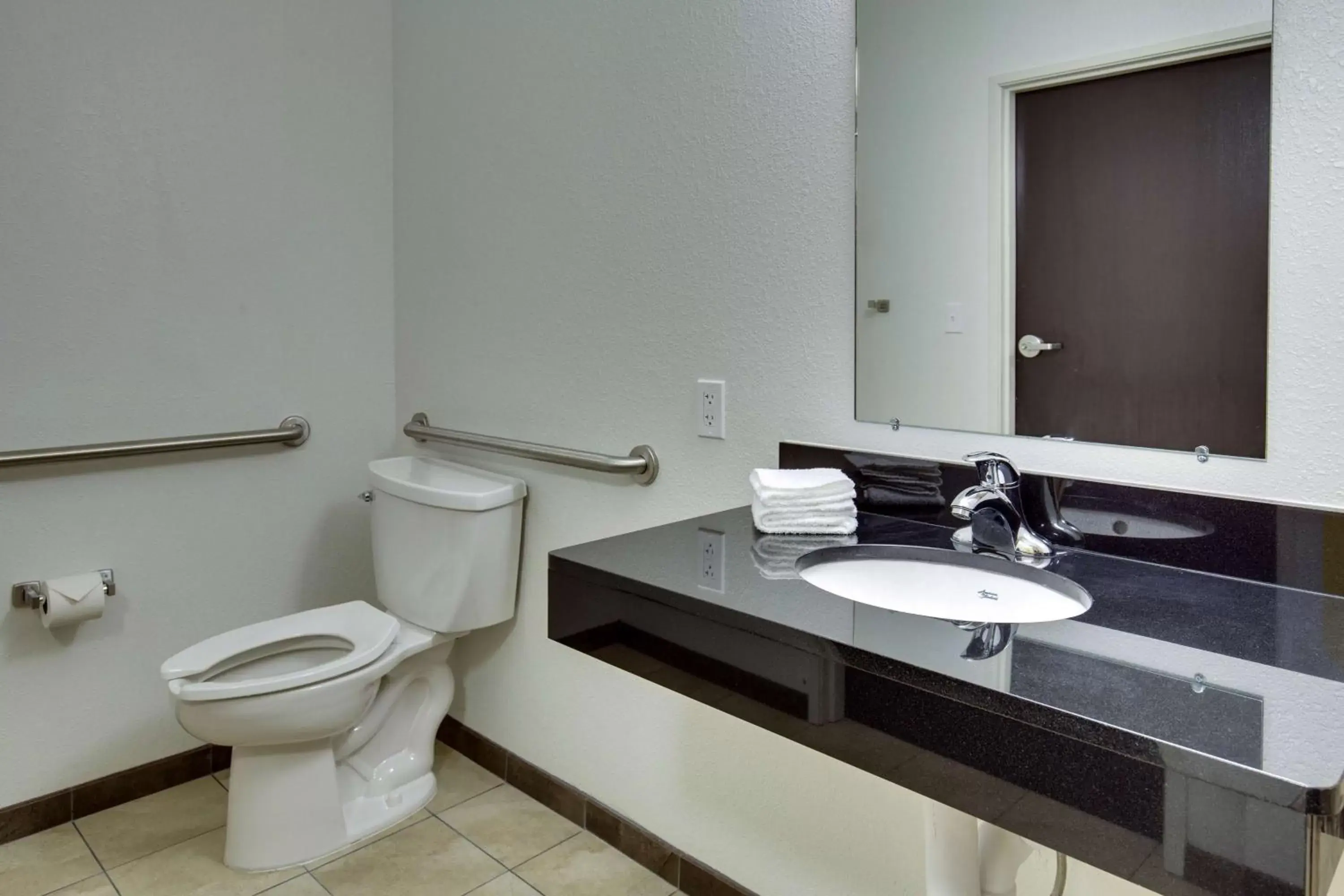 Photo of the whole room, Bathroom in Motel 6-Poplar Bluff, MO
