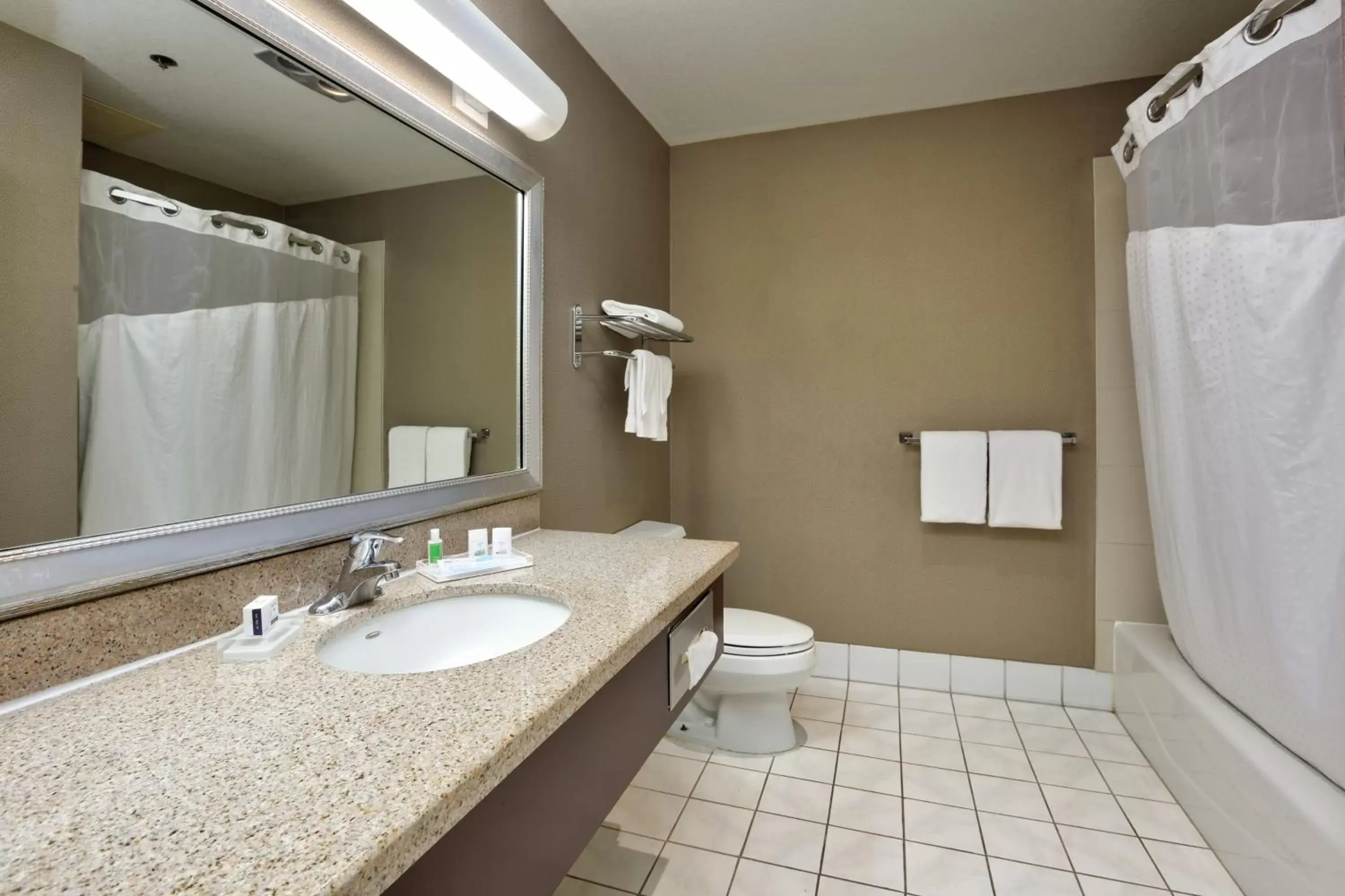 Bathroom in Holiday Inn & Suites Santa Maria by IHG Bathroom in Holiday Inn & Suites Santa Maria by IHG