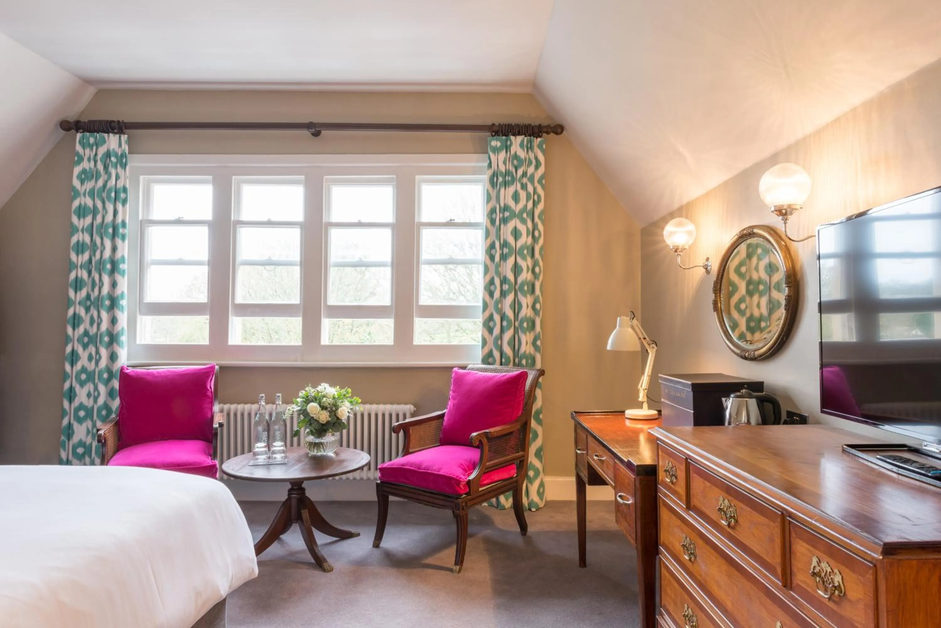 Photo of the whole room, Bed in Burley Manor