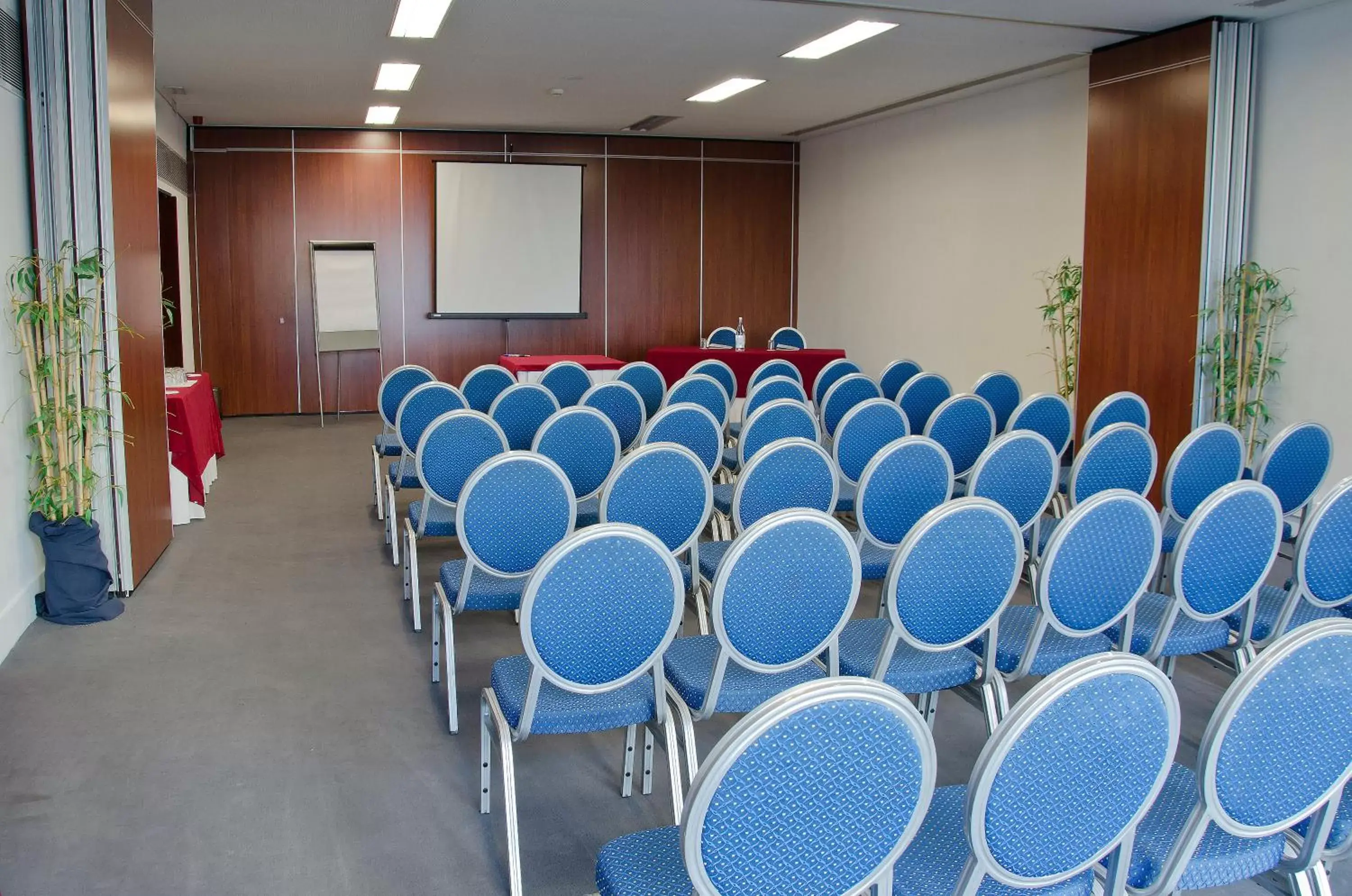 Business facilities in VIP Executive Arts Hotel