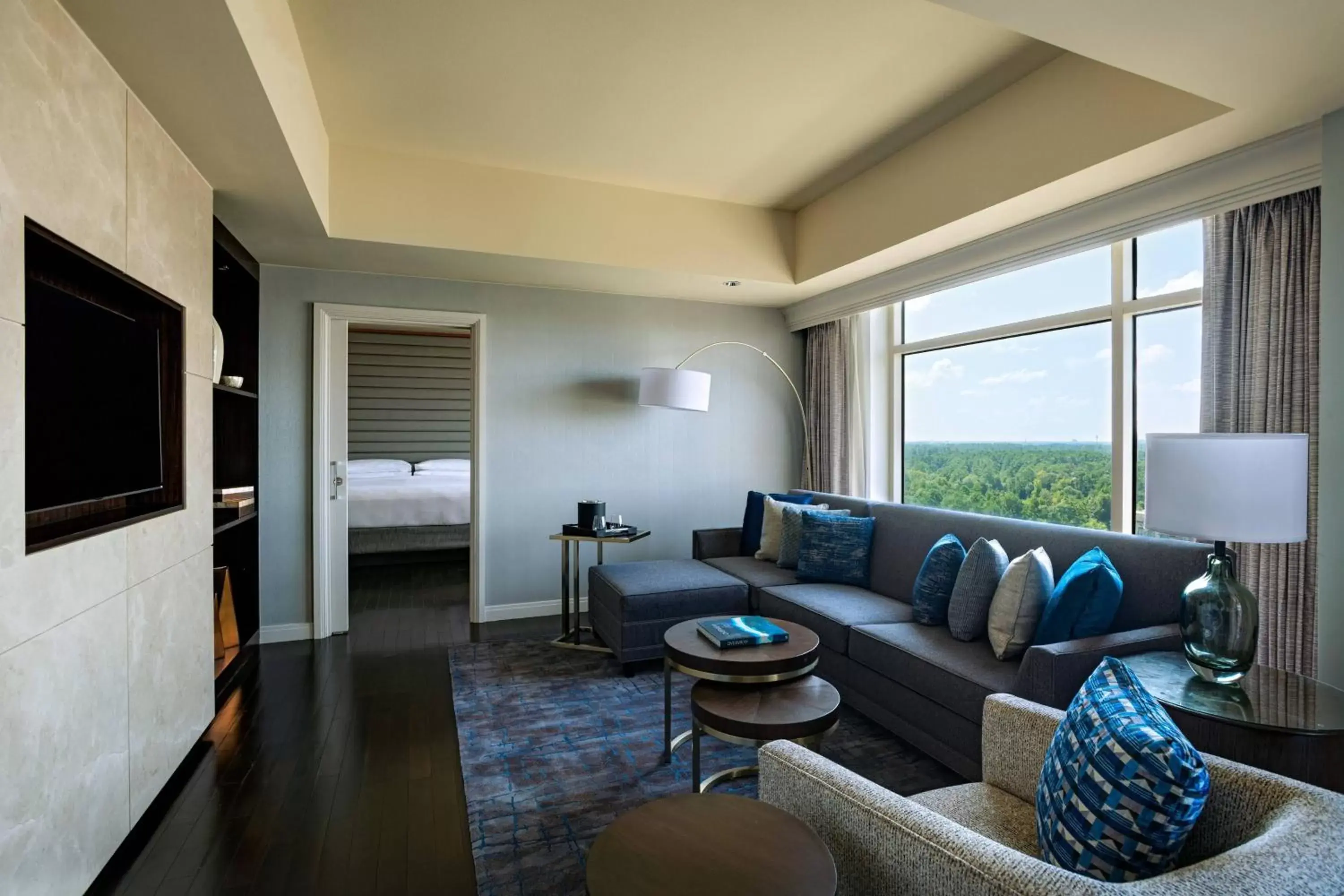 Living room, Seating Area in The Woodlands Waterway Marriott Hotel and Convention Center