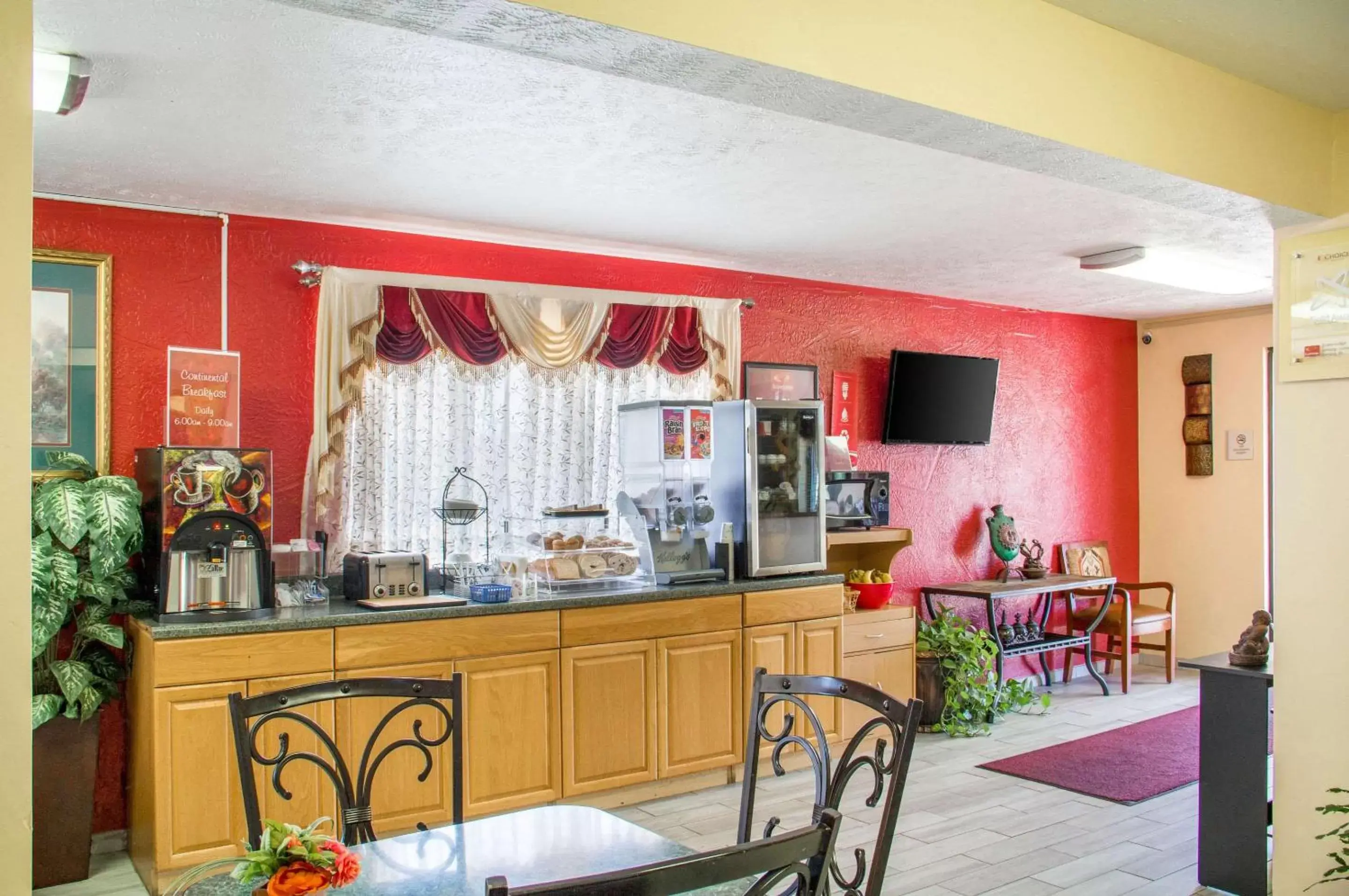 Lobby or reception, Restaurant/Places to Eat in Econo Lodge Lansing - Leavenworth