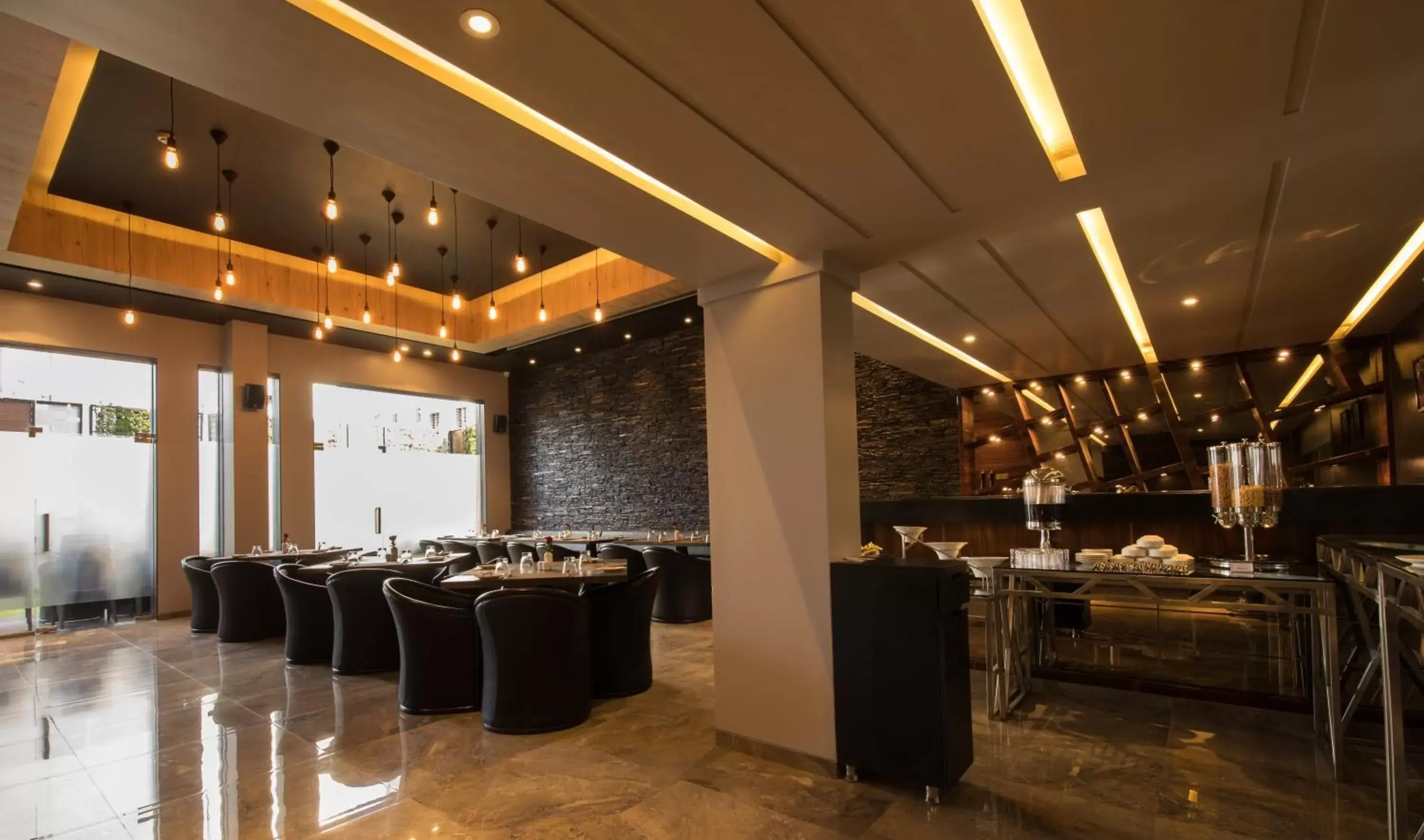 Lounge or bar in Enrise By Sayaji Ahmednagar Lounge or bar in Enrise By Sayaji Ahmednagar