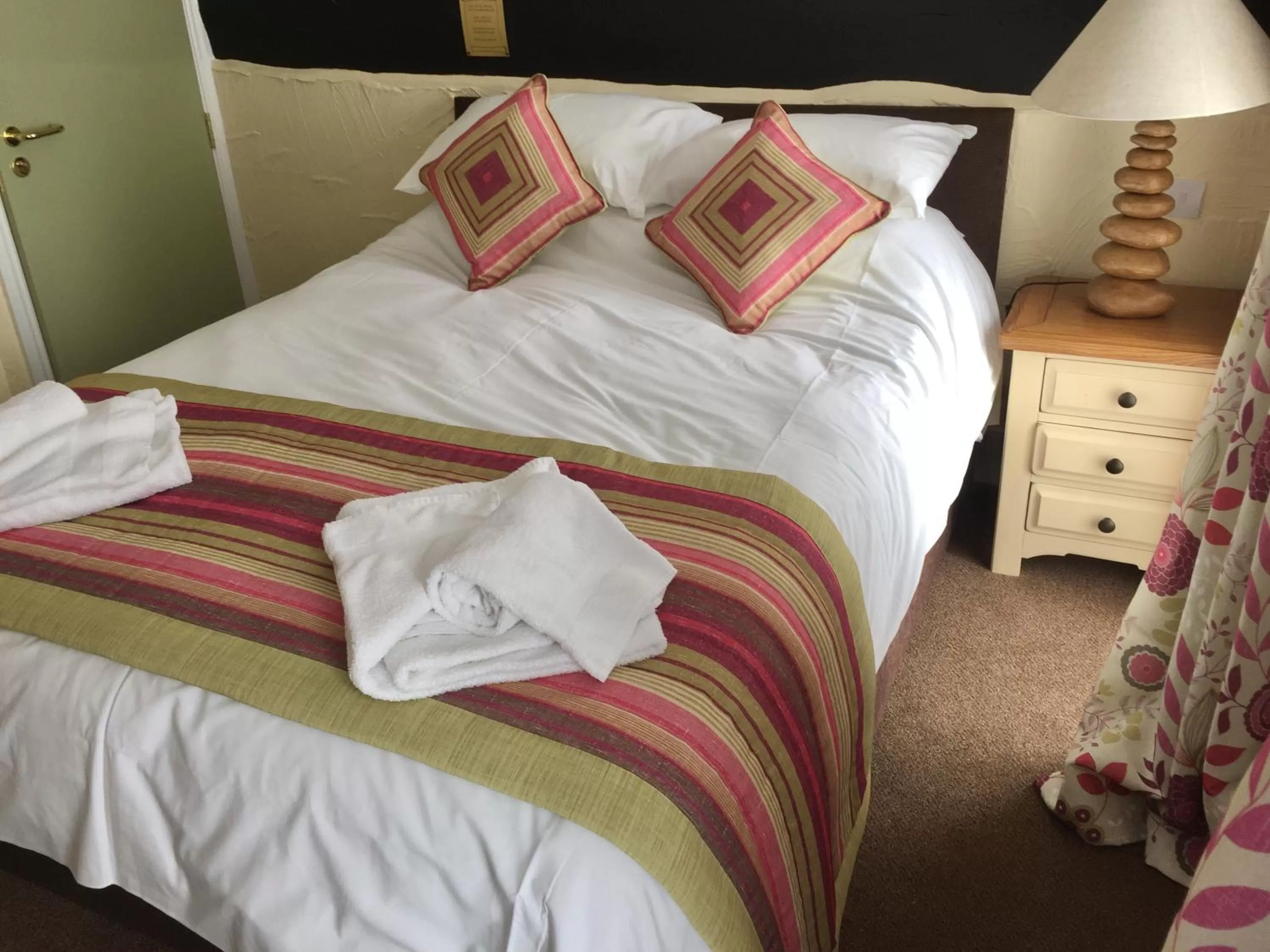 Photo of the whole room, Bed in The Talbot Hotel