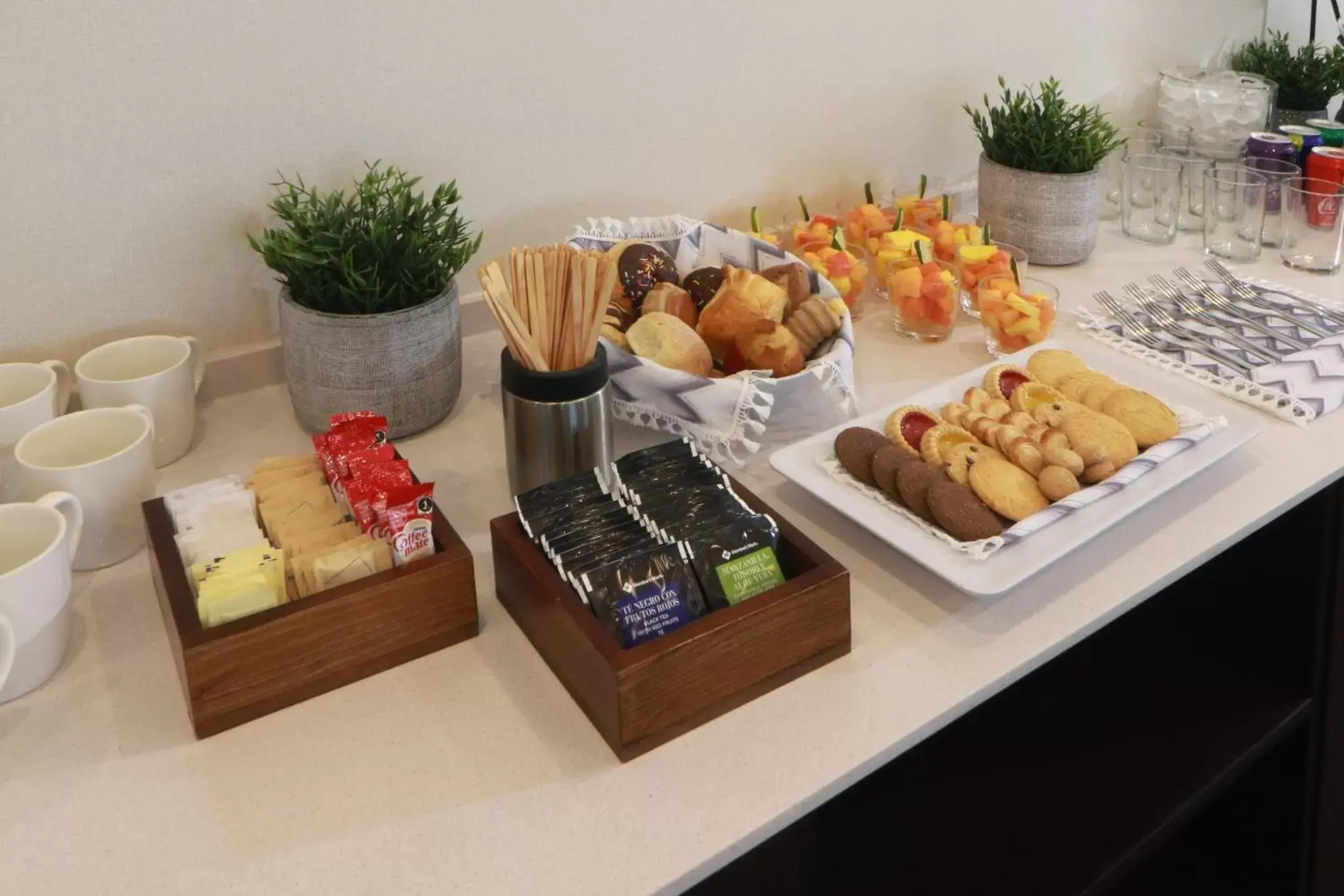 Meeting/conference room, Breakfast in Staybridge Suites San Luis Potosi, an IHG Hotel