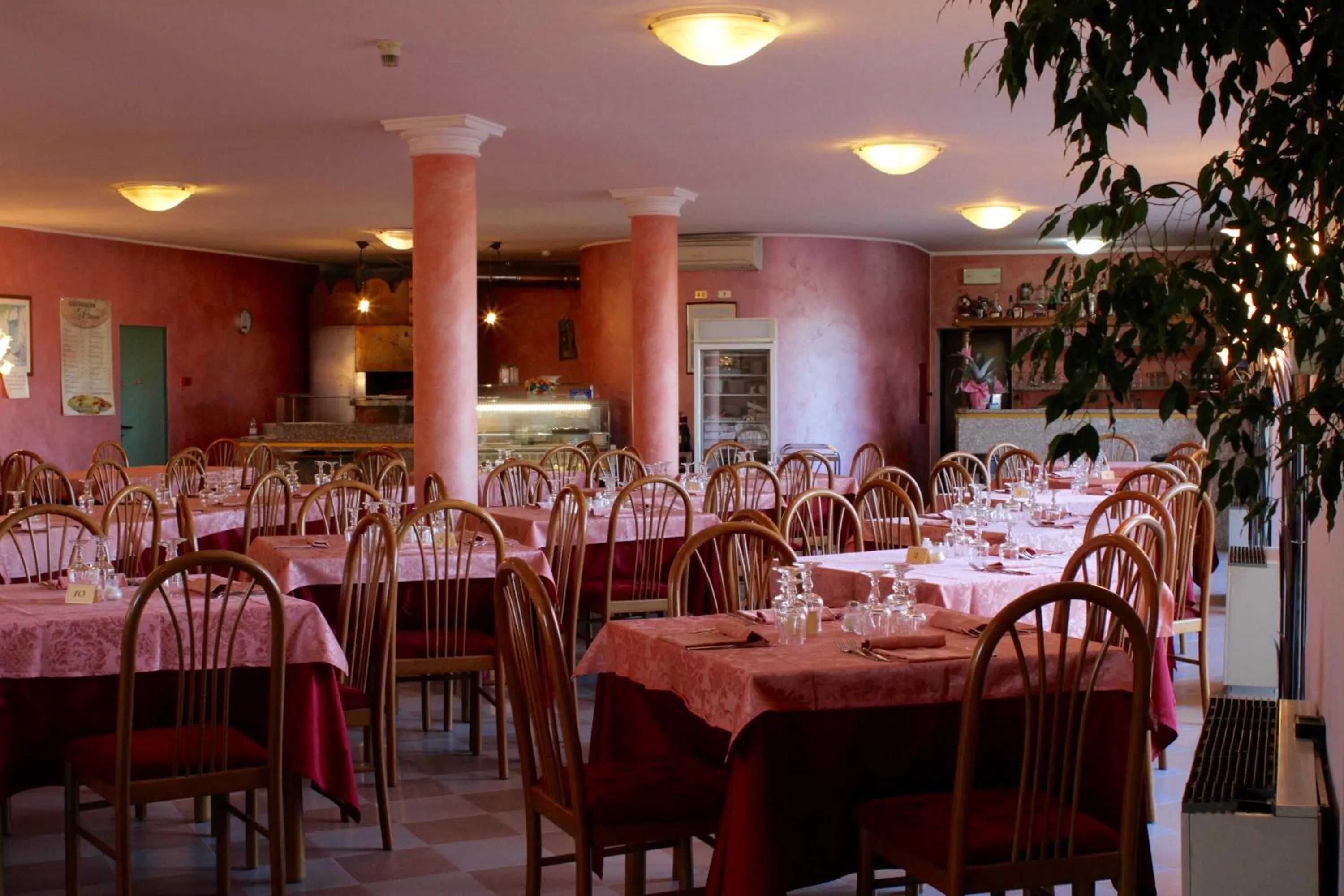 Restaurant/places to eat in Hotel Monumento