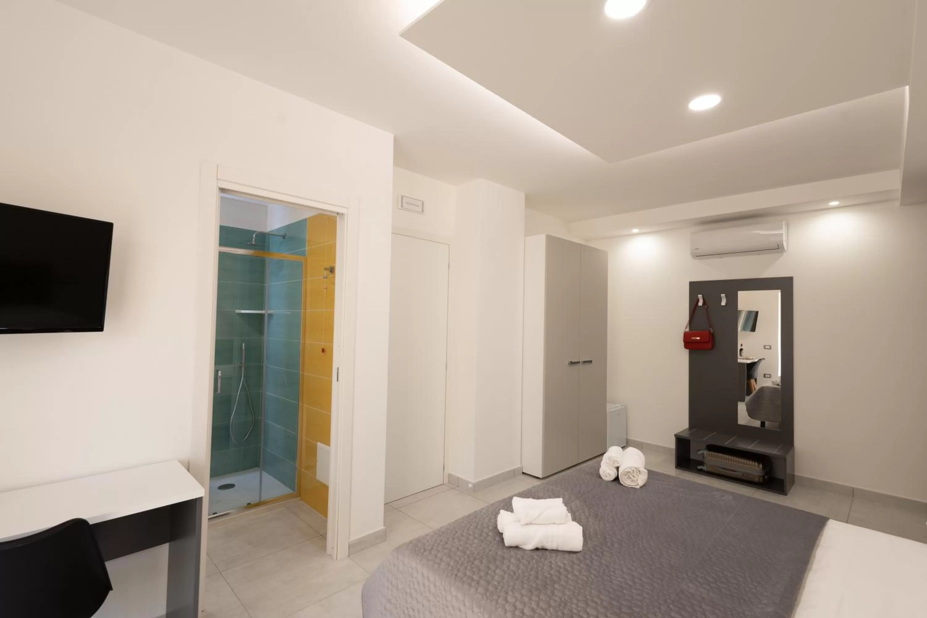 Bed, TV/Entertainment Center in Rosy's House