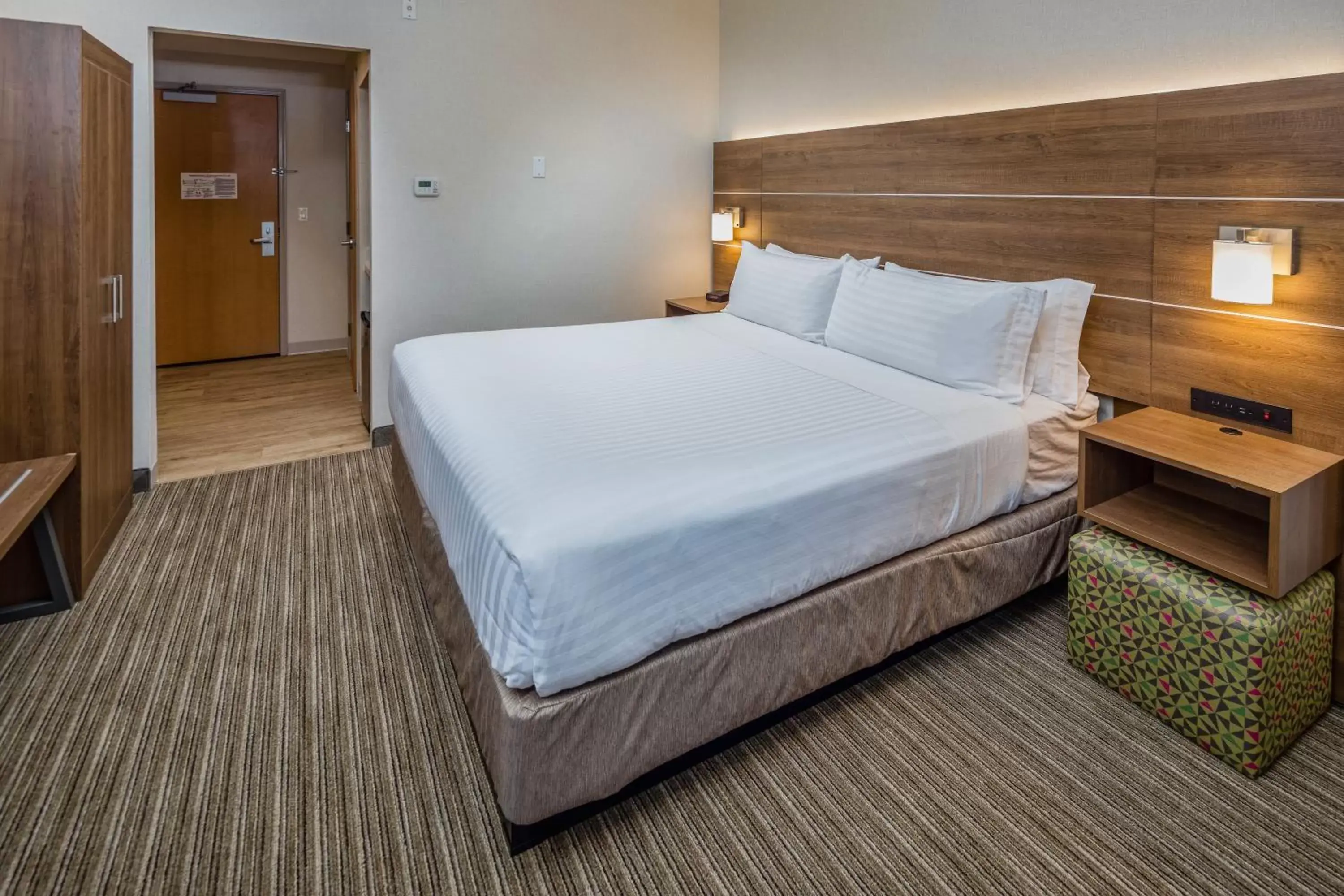 Photo of the whole room, Bed in Holiday Inn Express Hotel & Suites Modesto-Salida, an IHG Hotel