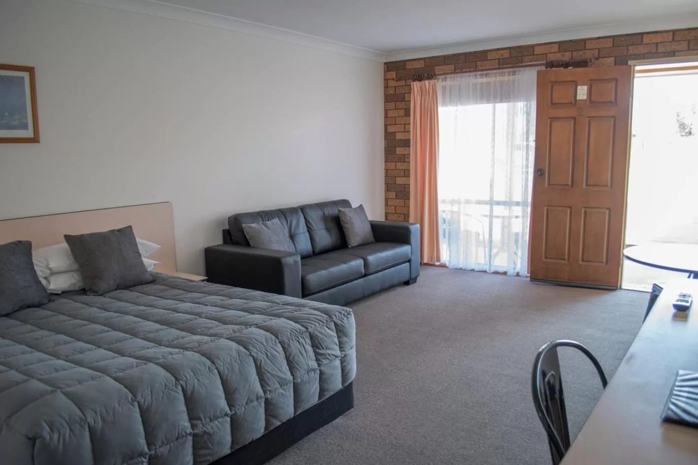 Photo of the whole room, Bed in Highway Inn Motel