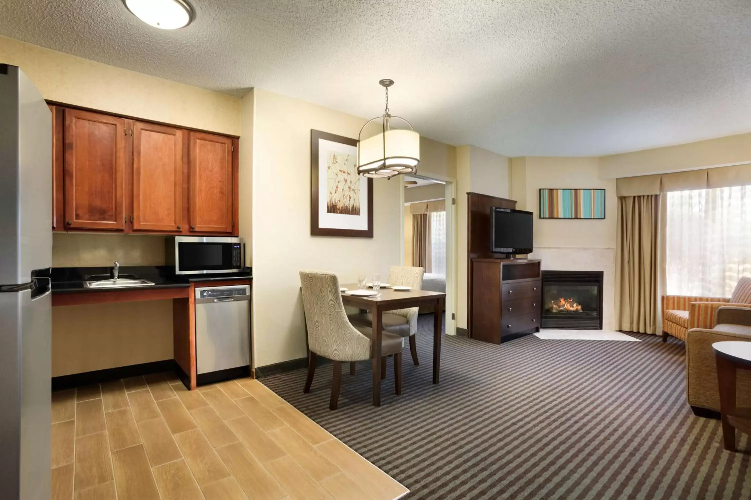 Living room, TV/Entertainment Center in Homewood Suites by Hilton Houston-Willowbrook Mall