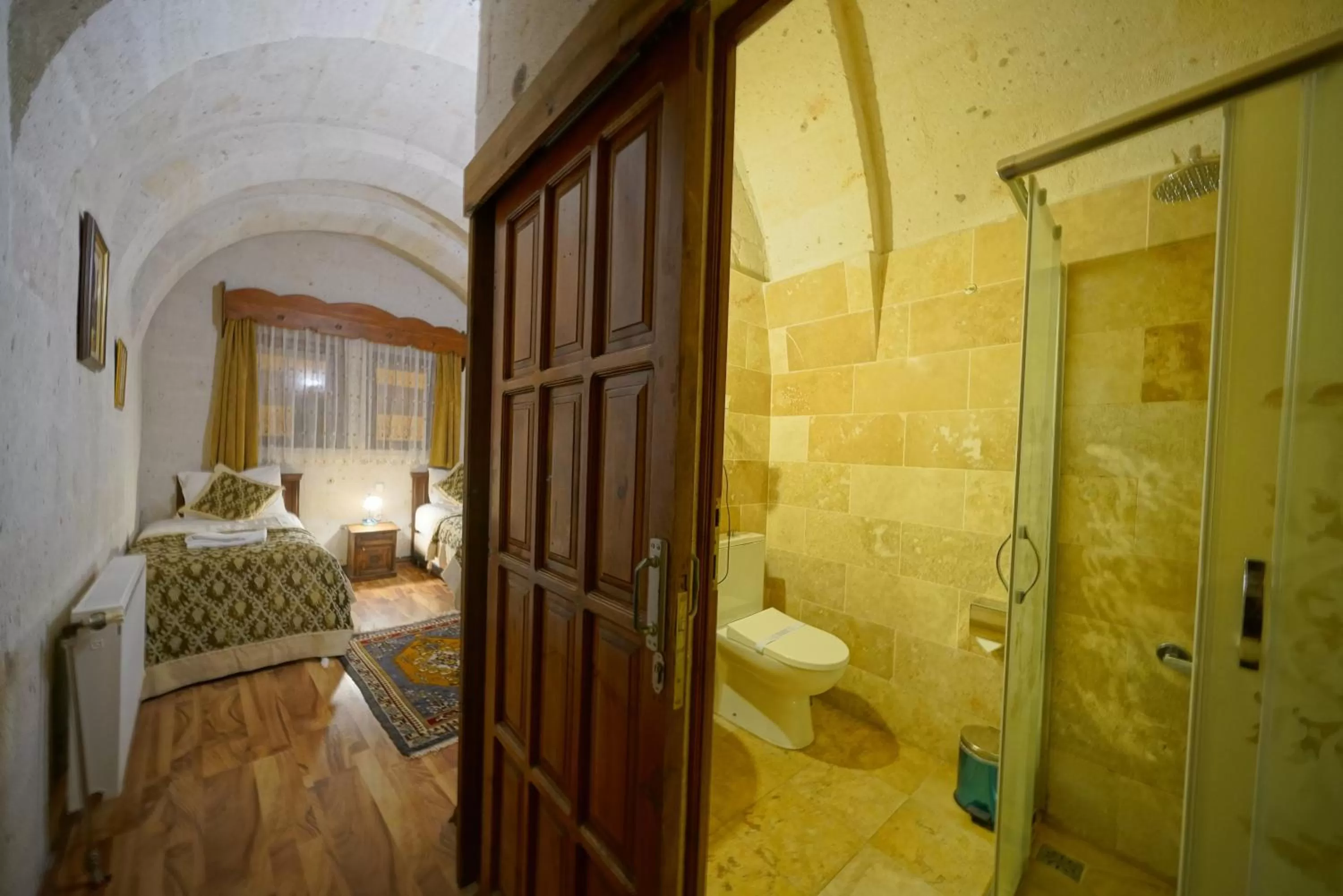 Toilet, Bed in Arch Palace