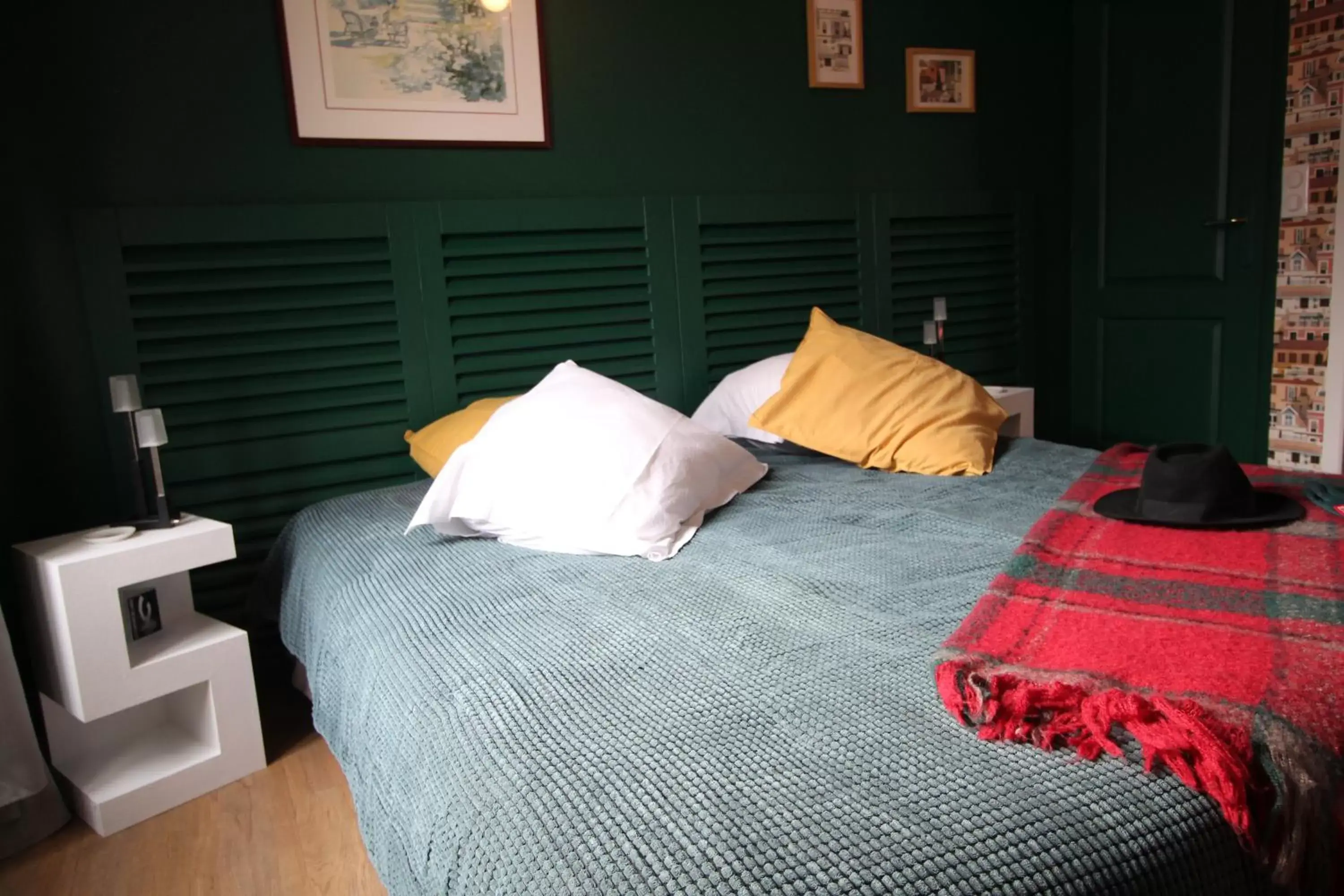 Bedroom, Bed in Suite en Terrasse à Cognac