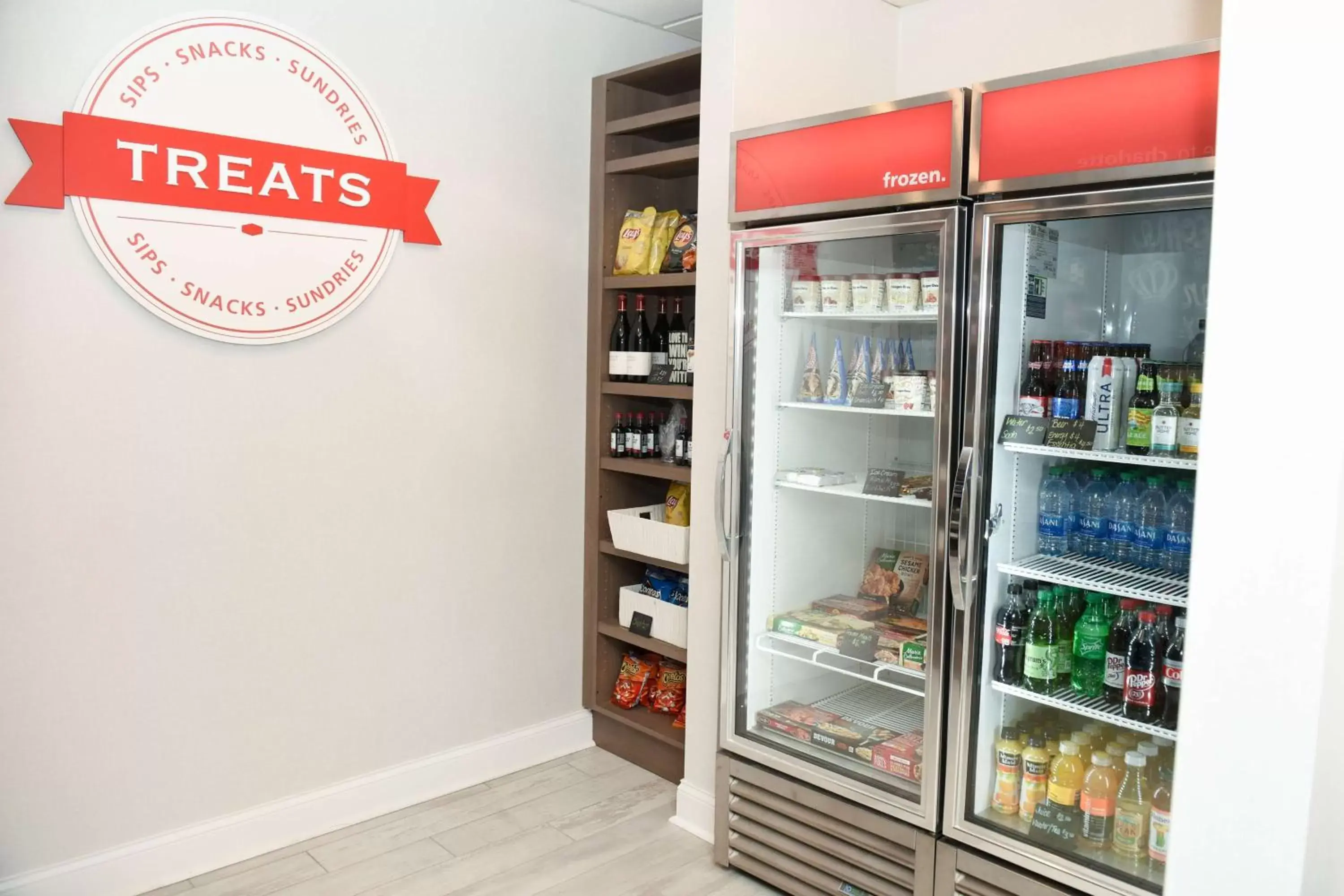 Restaurant/places to eat in Hampton Inn & Suites South Park at Phillips Place Restaurant/places to eat in Hampton Inn & Suites South Park at Phillips Place