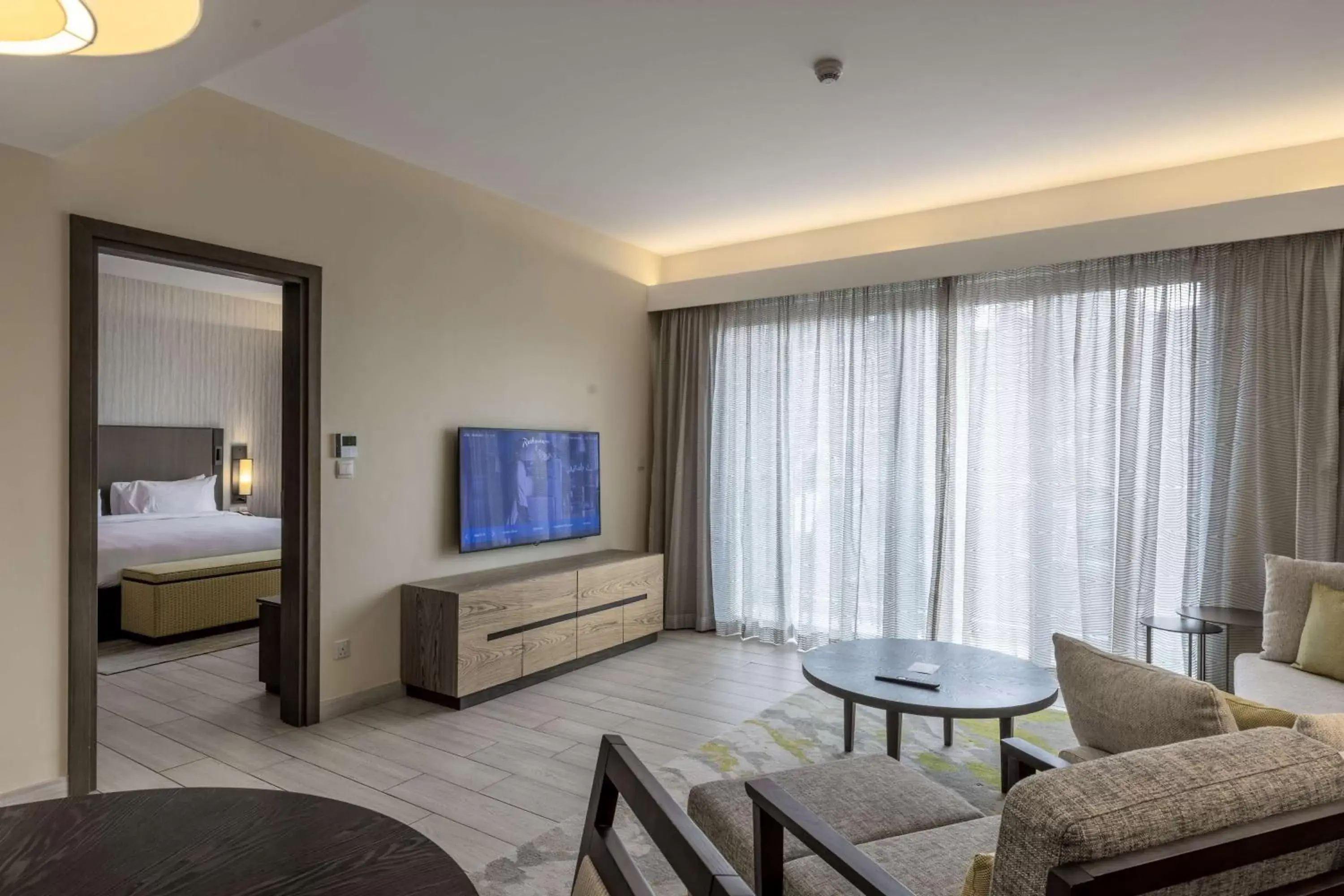 Bedroom, TV/Entertainment Center in Radisson Blu Hotel & Residence Nairobi Arboretum