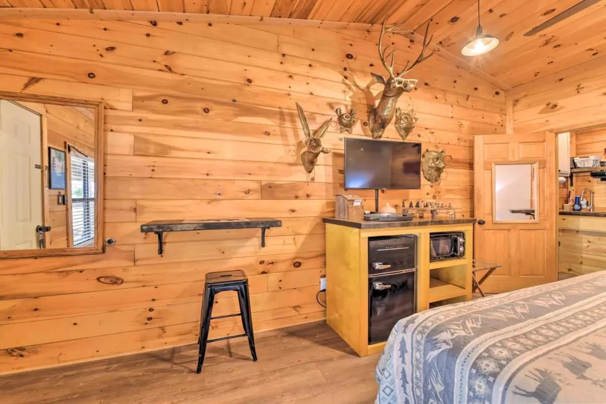 Bed in The Lodge Nantahala River