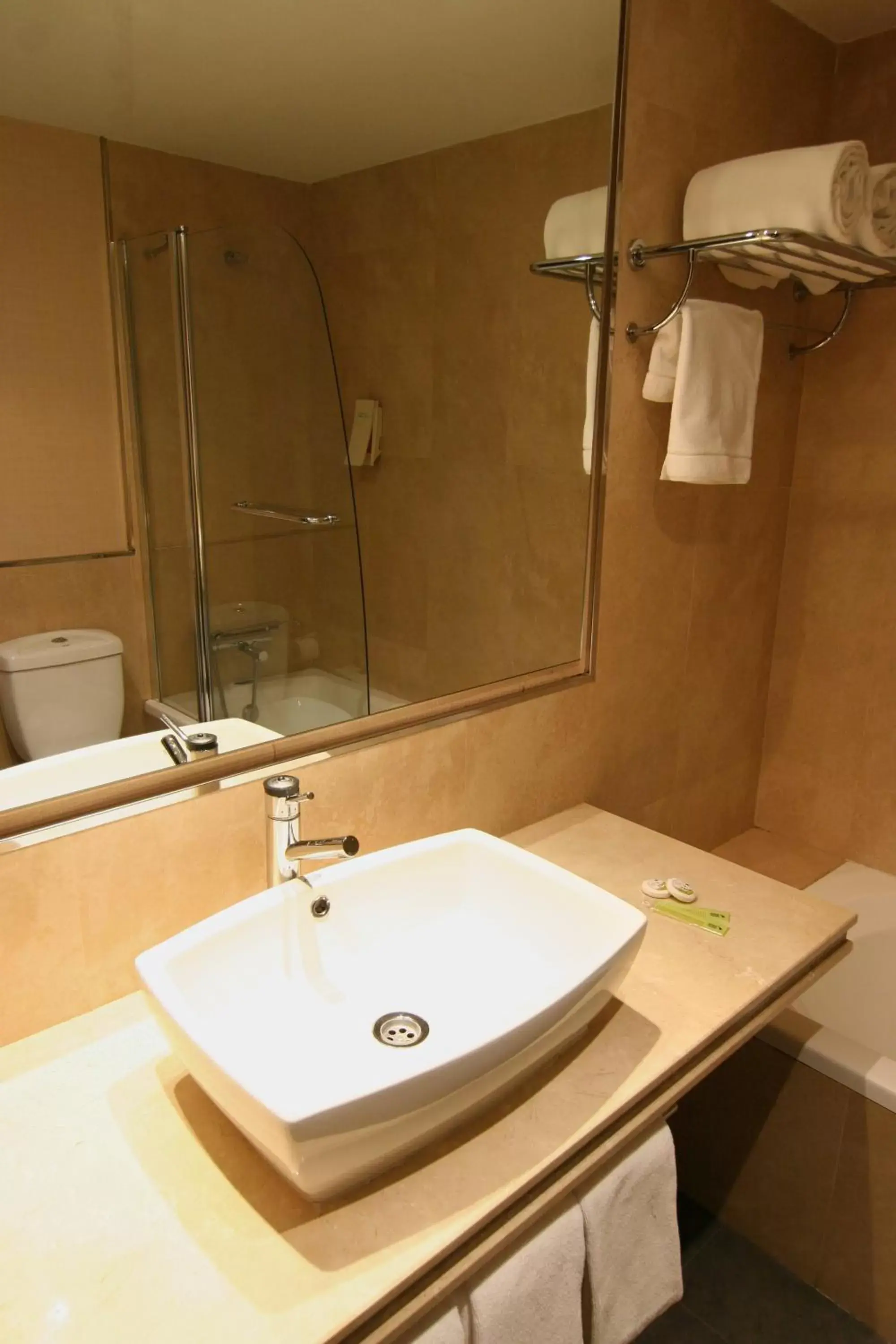 Bathroom in Hotel Alcántara