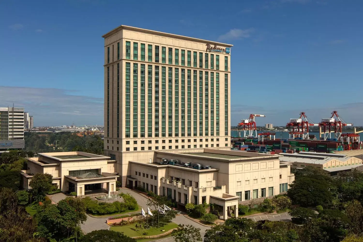 Property building, Bird's-eye View in Radisson Blu Cebu