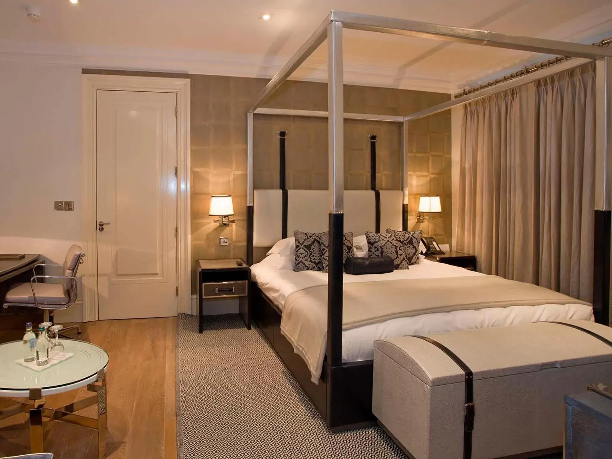 Bedroom, Bed in Langtons Hotel Kilkenny