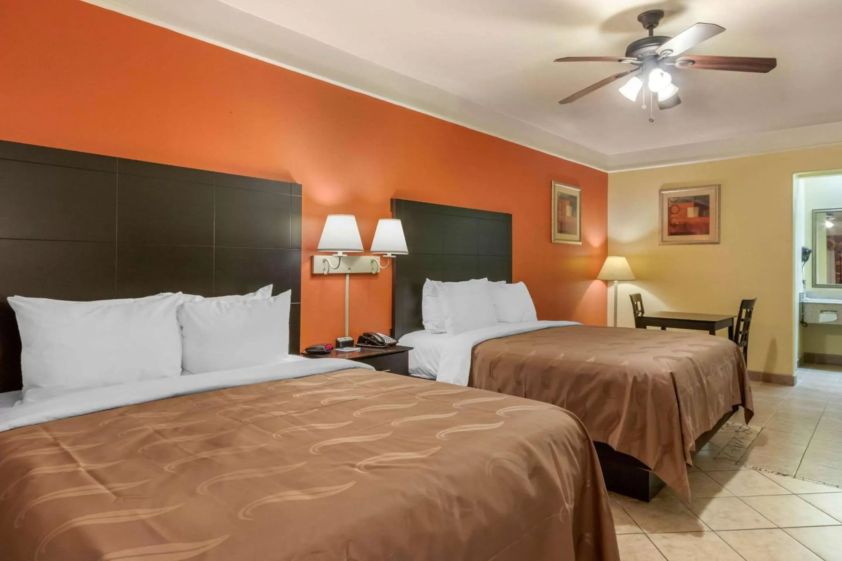 Photo of the whole room, Bed in Quality Inn & Suites at The Outlets Mercedes/Weslaco