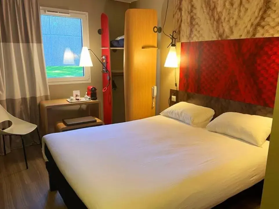 Photo of the whole room, Bed in ibis Bourg en Bresse