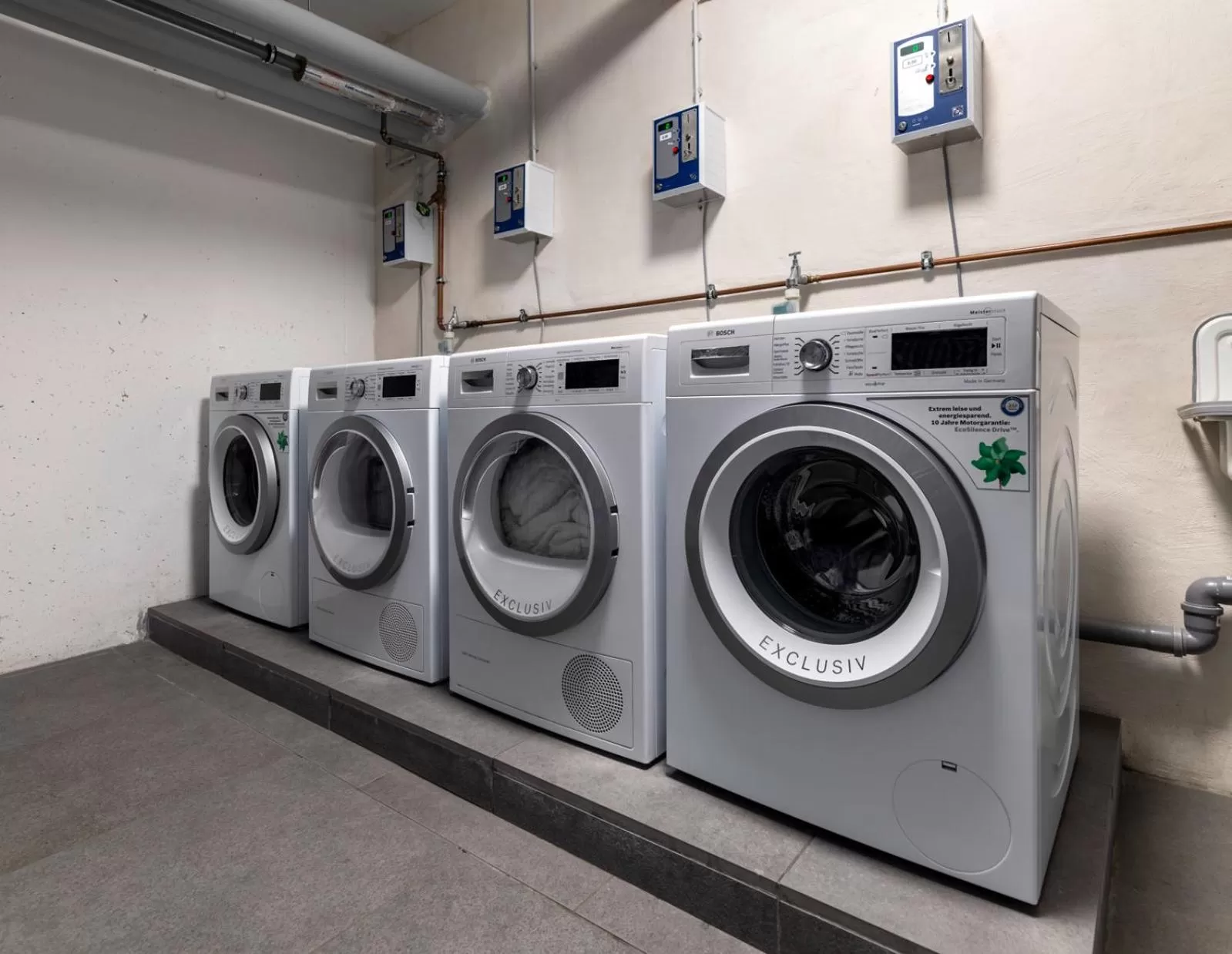 washing machine in GLEUEL INN - digital hotel & serviced apartments & boardinghouse mit voll ausgestatteten Küchen