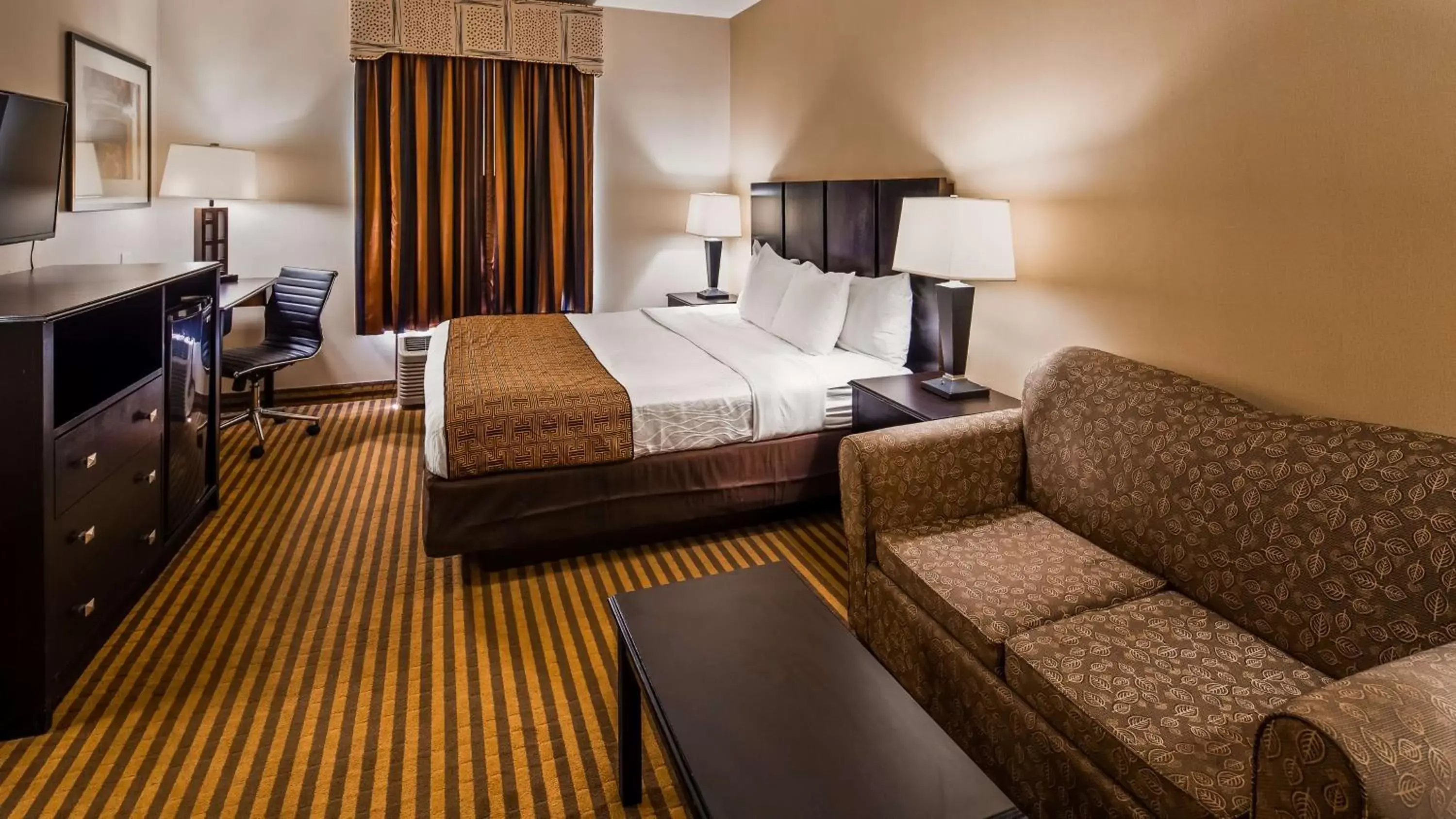 Photo of the whole room, Bed in Best Western Dunkirk & Fredonia Inn Photo of the whole room, Bed in Best Western Dunkirk & Fredonia Inn