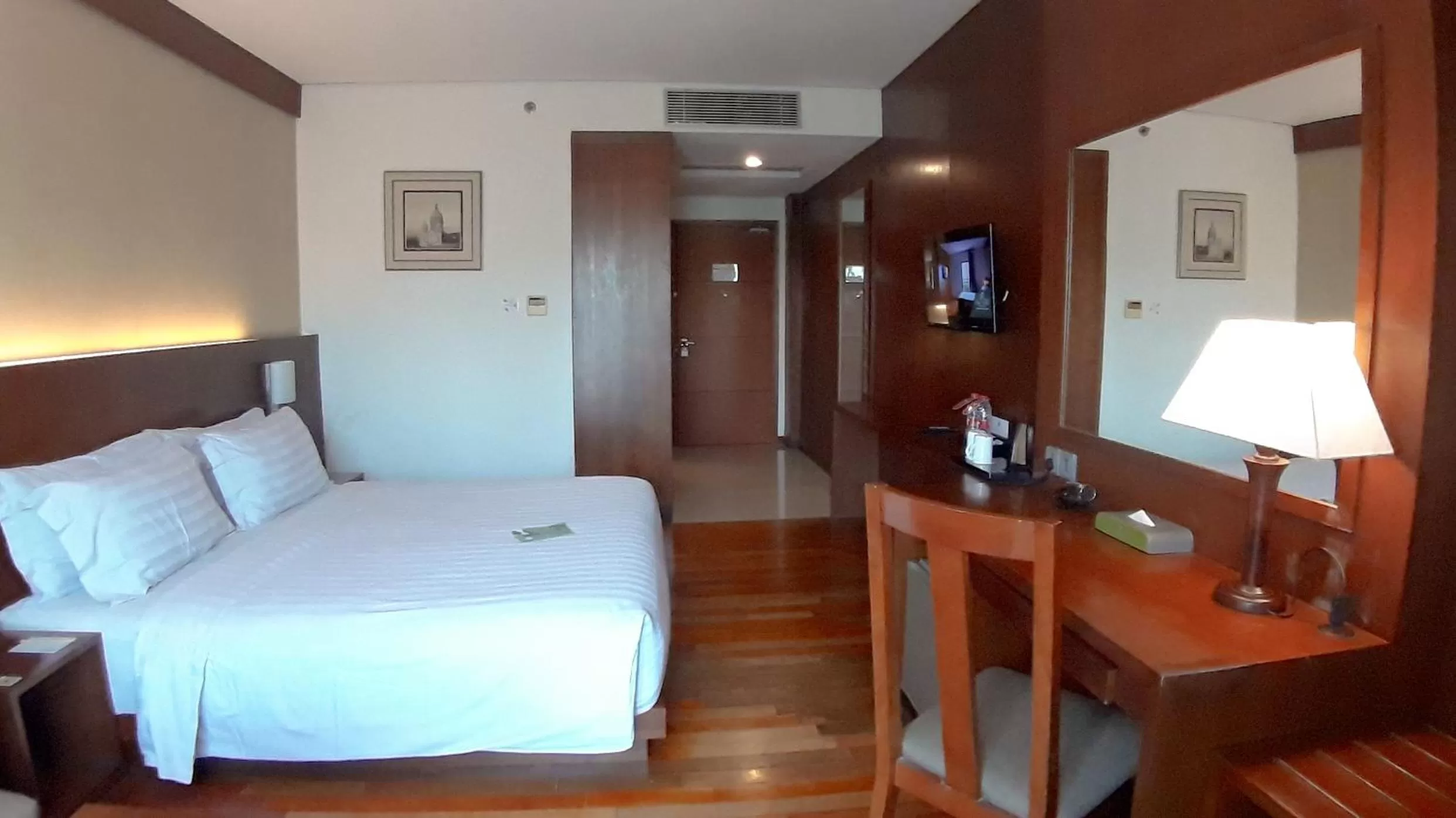 Bedroom, Bed in Oak Tree Emerald Hotel & Coventions Semarang